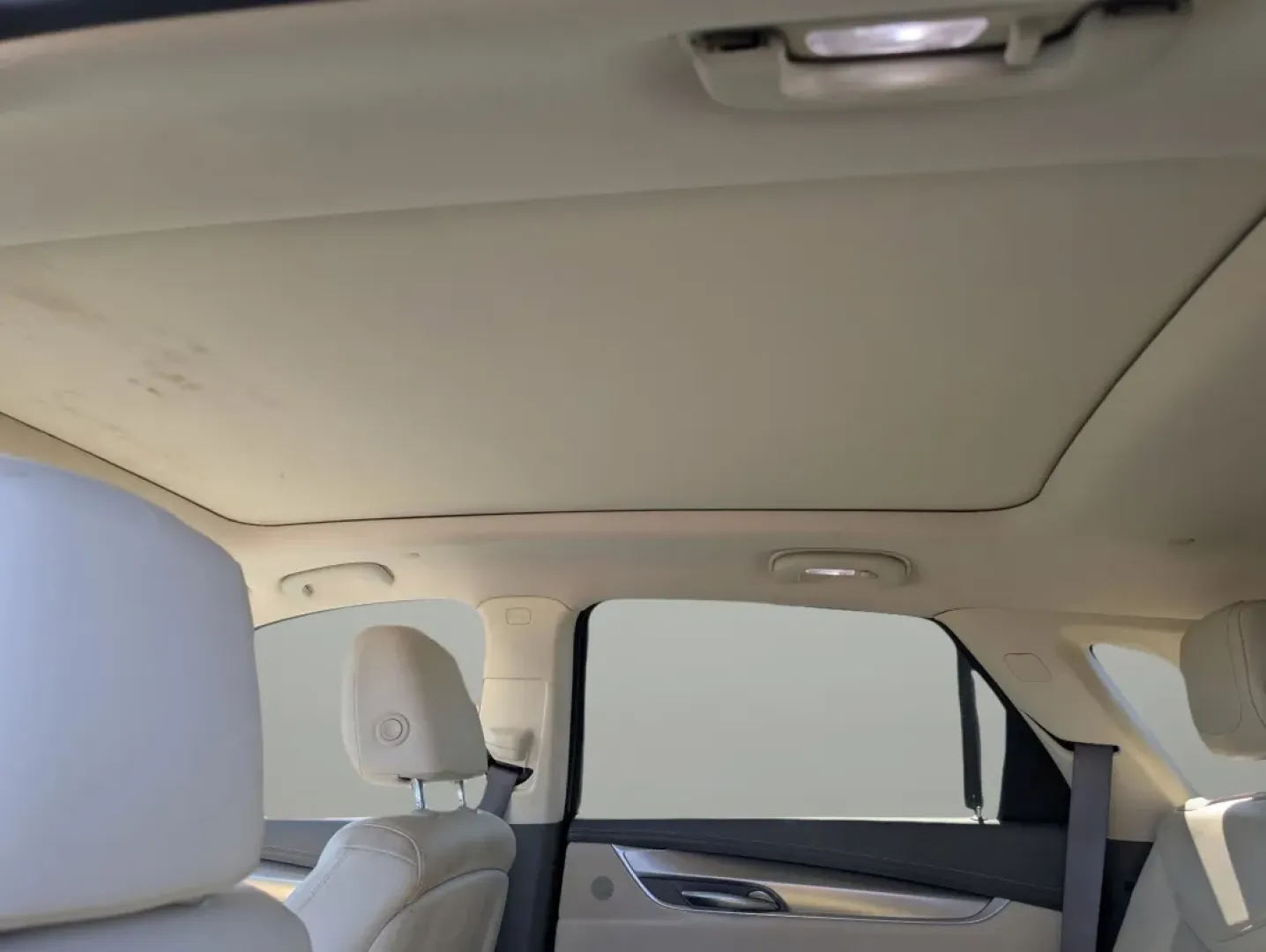 2018 /Cirrus Cadillac XT5 Luxury FWD (1GYKNCRS9JZ) with an Other engine, located at 5115 14th Ave., Columbus, GA, 31904, (706) 323-0345, 32.511494, -84.971046 - **Experience Luxury and Versatility with the 2018 Cadillac XT5 at Gils Auto in Phenix City, AL!**<br /> <br /> If you're seeking a sophisticated SUV that effortlessly blends luxury with practicality, the 2018 Cadillac XT5 is your perfect match. Designed for those who appreciate style and performance - Photo#10