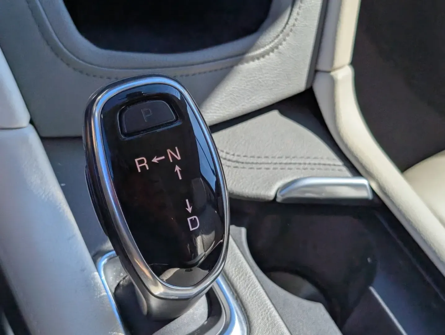 2018 /Cirrus Cadillac XT5 Luxury FWD (1GYKNCRS9JZ) with an Other engine, located at 5115 14th Ave., Columbus, GA, 31904, (706) 323-0345, 32.511494, -84.971046 - **Experience Luxury and Versatility with the 2018 Cadillac XT5 at Gils Auto in Phenix City, AL!**<br /> <br /> If you're seeking a sophisticated SUV that effortlessly blends luxury with practicality, the 2018 Cadillac XT5 is your perfect match. Designed for those who appreciate style and performance - Photo#13