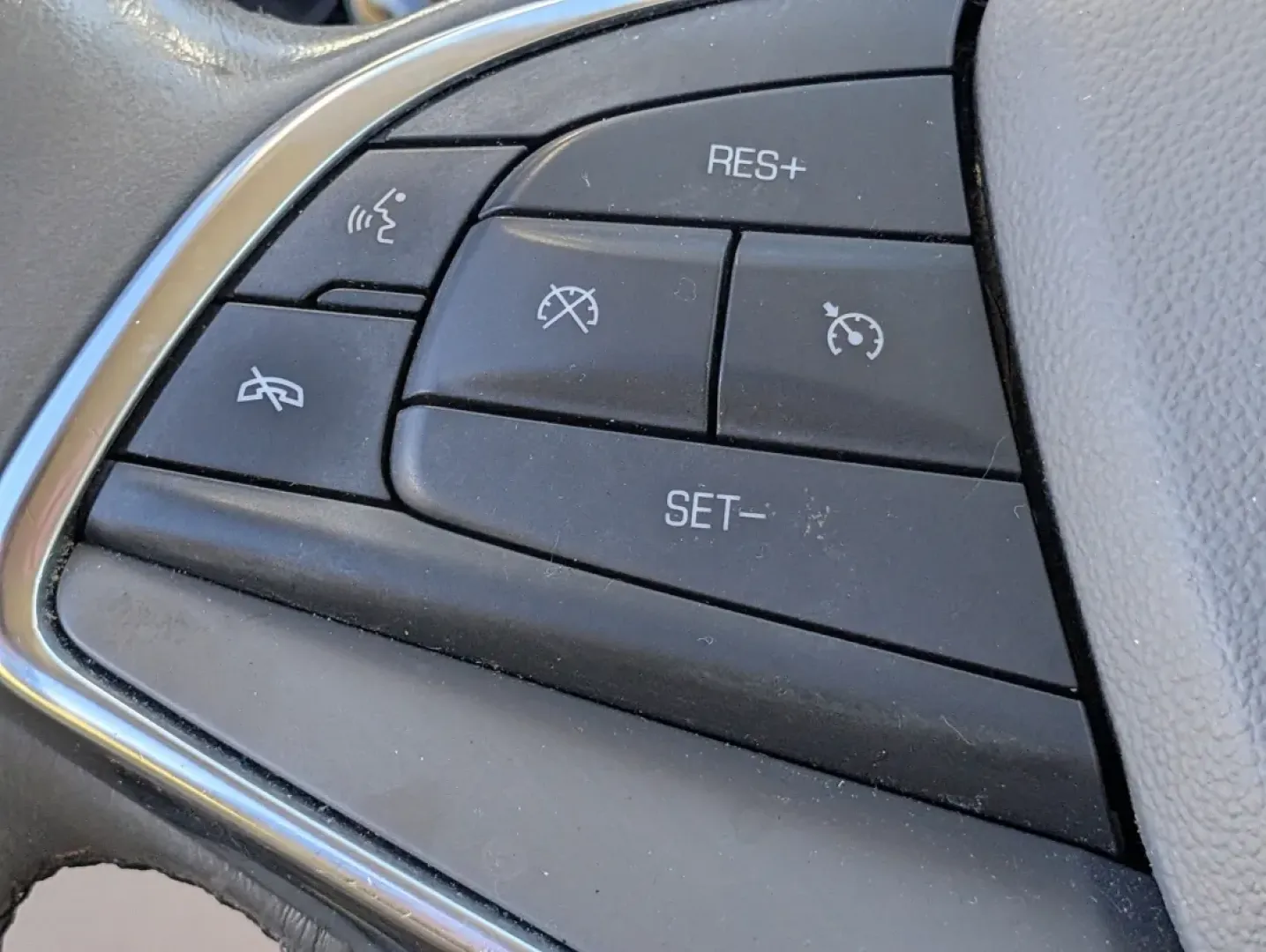 2018 /Cirrus Cadillac XT5 Luxury FWD (1GYKNCRS9JZ) with an Other engine, located at 5115 14th Ave., Columbus, GA, 31904, (706) 323-0345, 32.511494, -84.971046 - **Experience Luxury and Versatility with the 2018 Cadillac XT5 at Gils Auto in Phenix City, AL!**<br /> <br /> If you're seeking a sophisticated SUV that effortlessly blends luxury with practicality, the 2018 Cadillac XT5 is your perfect match. Designed for those who appreciate style and performance - Photo#16