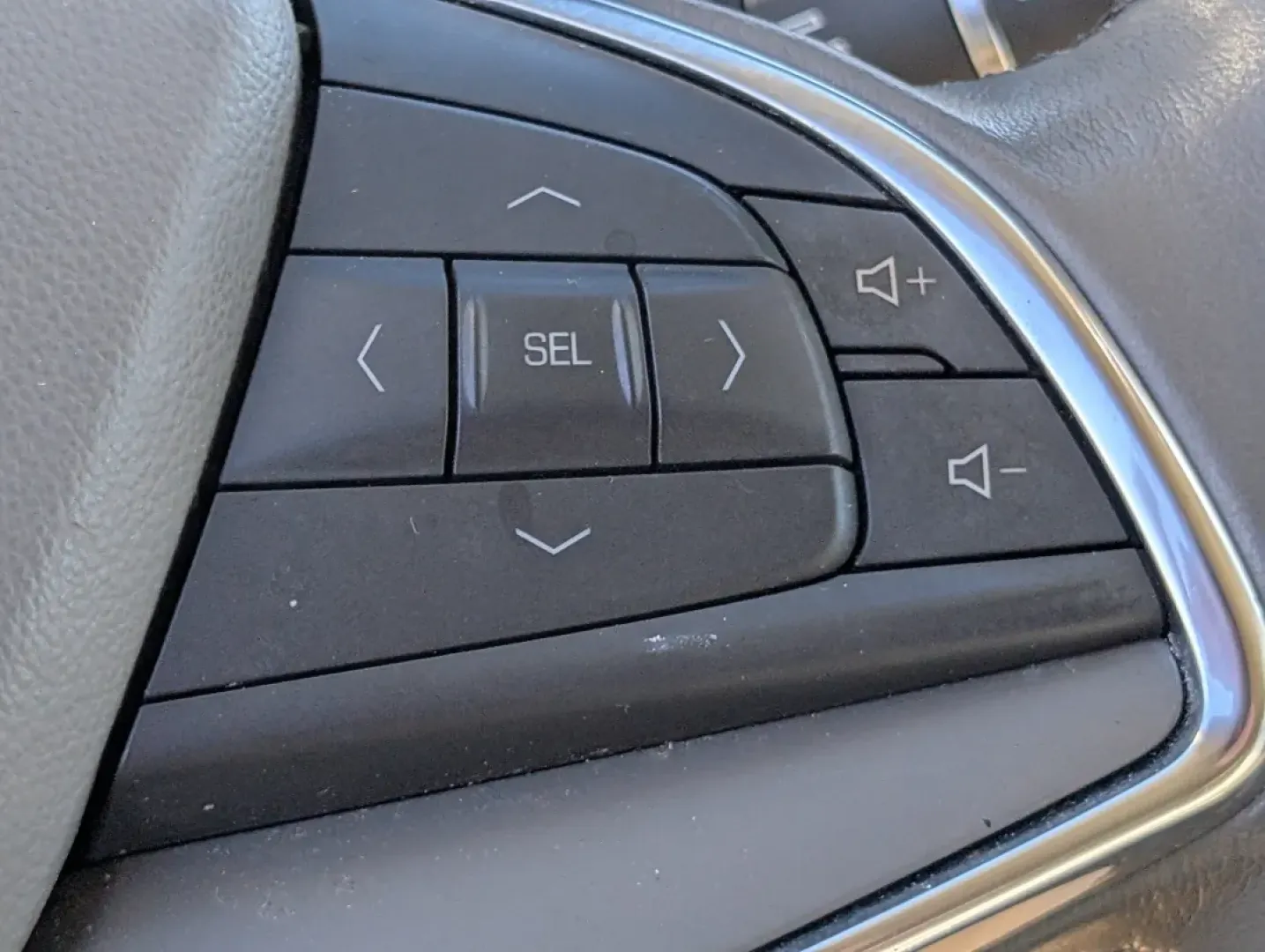 2018 /Cirrus Cadillac XT5 Luxury FWD (1GYKNCRS9JZ) with an Other engine, located at 5115 14th Ave., Columbus, GA, 31904, (706) 323-0345, 32.511494, -84.971046 - **Experience Luxury and Versatility with the 2018 Cadillac XT5 at Gils Auto in Phenix City, AL!**<br /> <br /> If you're seeking a sophisticated SUV that effortlessly blends luxury with practicality, the 2018 Cadillac XT5 is your perfect match. Designed for those who appreciate style and performance - Photo#17