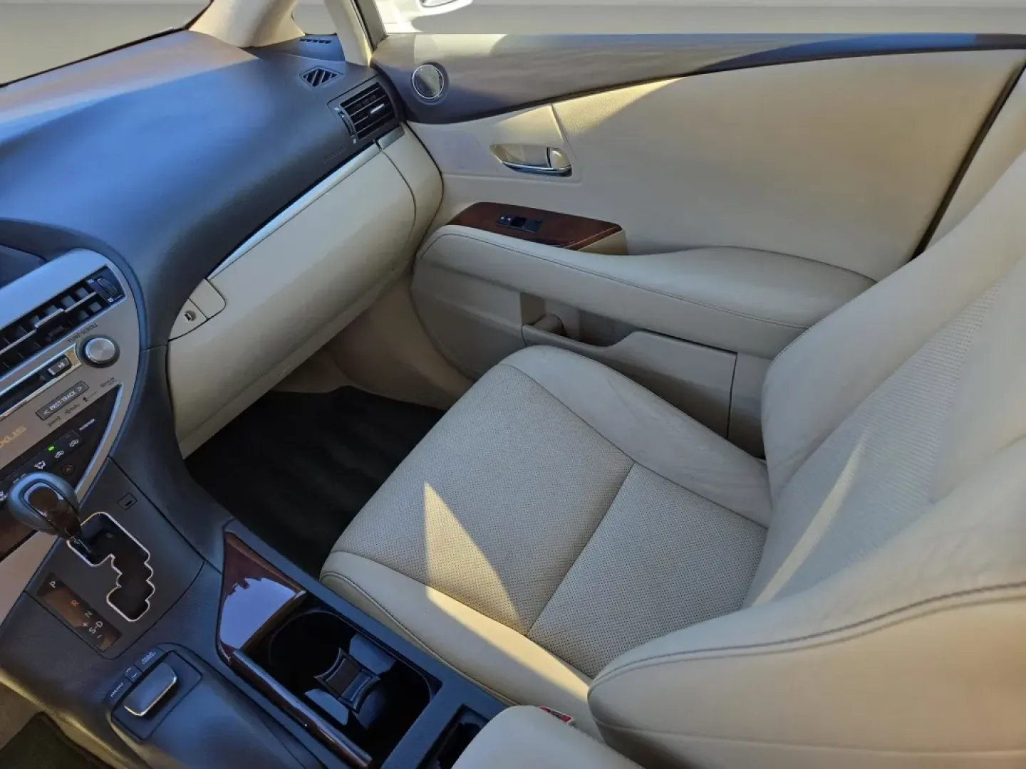 2013 Lexus RX 350 (2T2ZK1BA6DC) with an Other engine, located at 3959 U.S. 80 W, Phenix City, AL, 36870, (334) 297-4885, 32.469296, -85.135185 - Are you ready to elevate your driving experience? Whether you're commuting to work, running errands, or embarking on weekend adventures, the 2013 Lexus RX 350 is the perfect companion for your lifestyle. Offering a blend of luxury, comfort, and reliability, this SUV is designed to cater to growing f - Photo#14