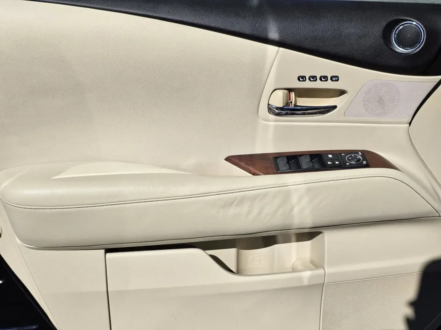 2015 Lexus RX 350 (2T2ZK1BA0FC) with an Other engine, located at 521 Old Farm Lane Rd, Prattville, AL, 36066, (334) 325-1505, 32.482460, -86.416367 - Elevate your lifestyle with the 2015 Lexus RX 350, a luxurious SUV perfectly suited for growing families, busy commuters, or anyone seeking stylish comfort on their travels. With its sleek black exterior and spacious interior, this vehicle is more than just a mode of transportation; it's a lifestyle - Photo#9