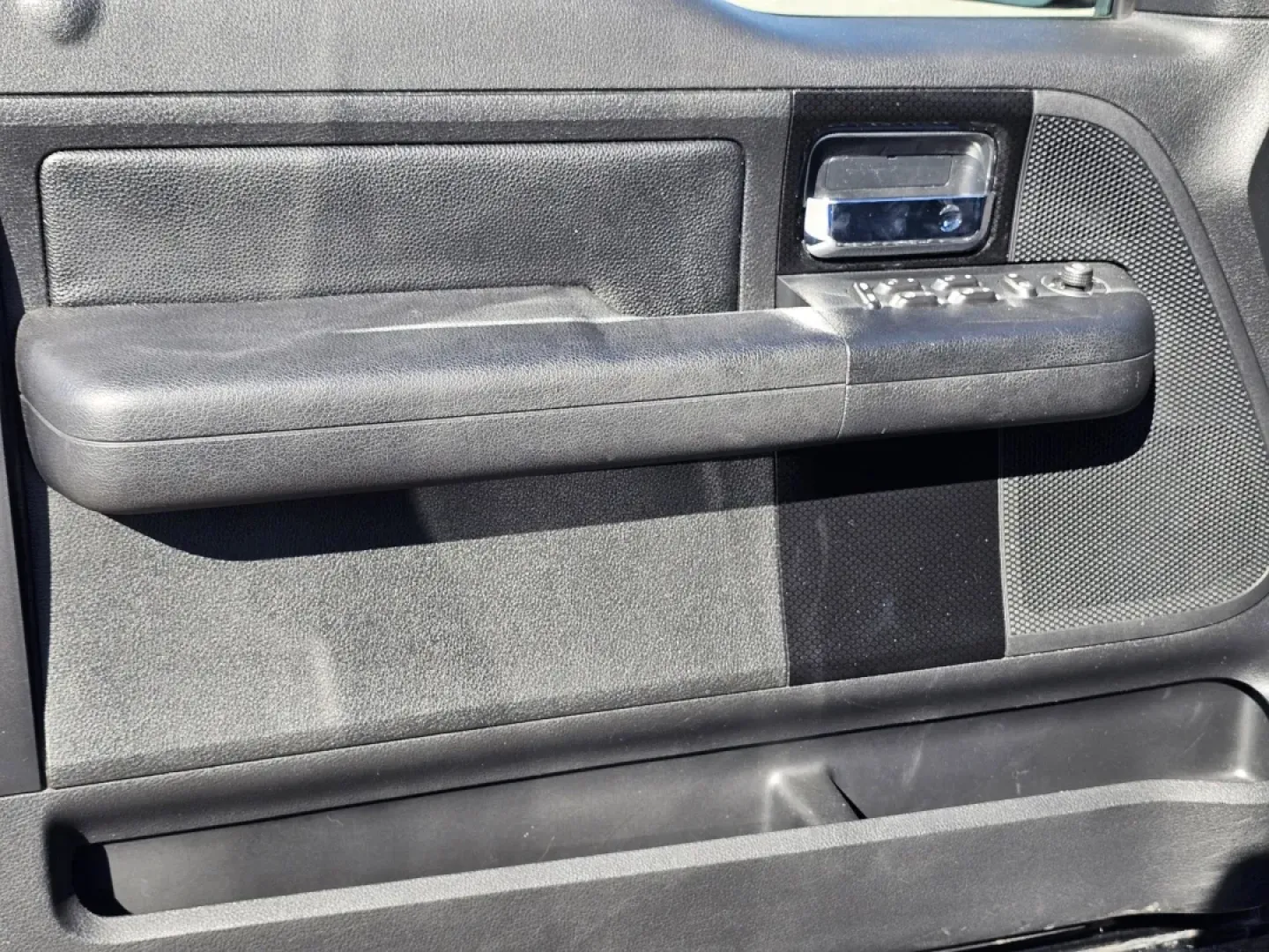 2006 Ford F-150 Harley-Davidson (1FTRX12526F) with an Other engine, located at 521 Old Farm Lane Rd, Prattville, AL, 36066, (334) 325-1505, 32.482460, -86.416367 - **Unleash Your Adventures with the 2006 Ford F-150 Extended Cab Pickup from Gils Auto - Prattville!**<br /> <br /> Are you ready to elevate your outdoor adventures or enhance your daily commute? The 2006 Ford F-150 Extended Cab Pickup is more than just a vehicle; it's your ticket to freedom and flex - Photo#9