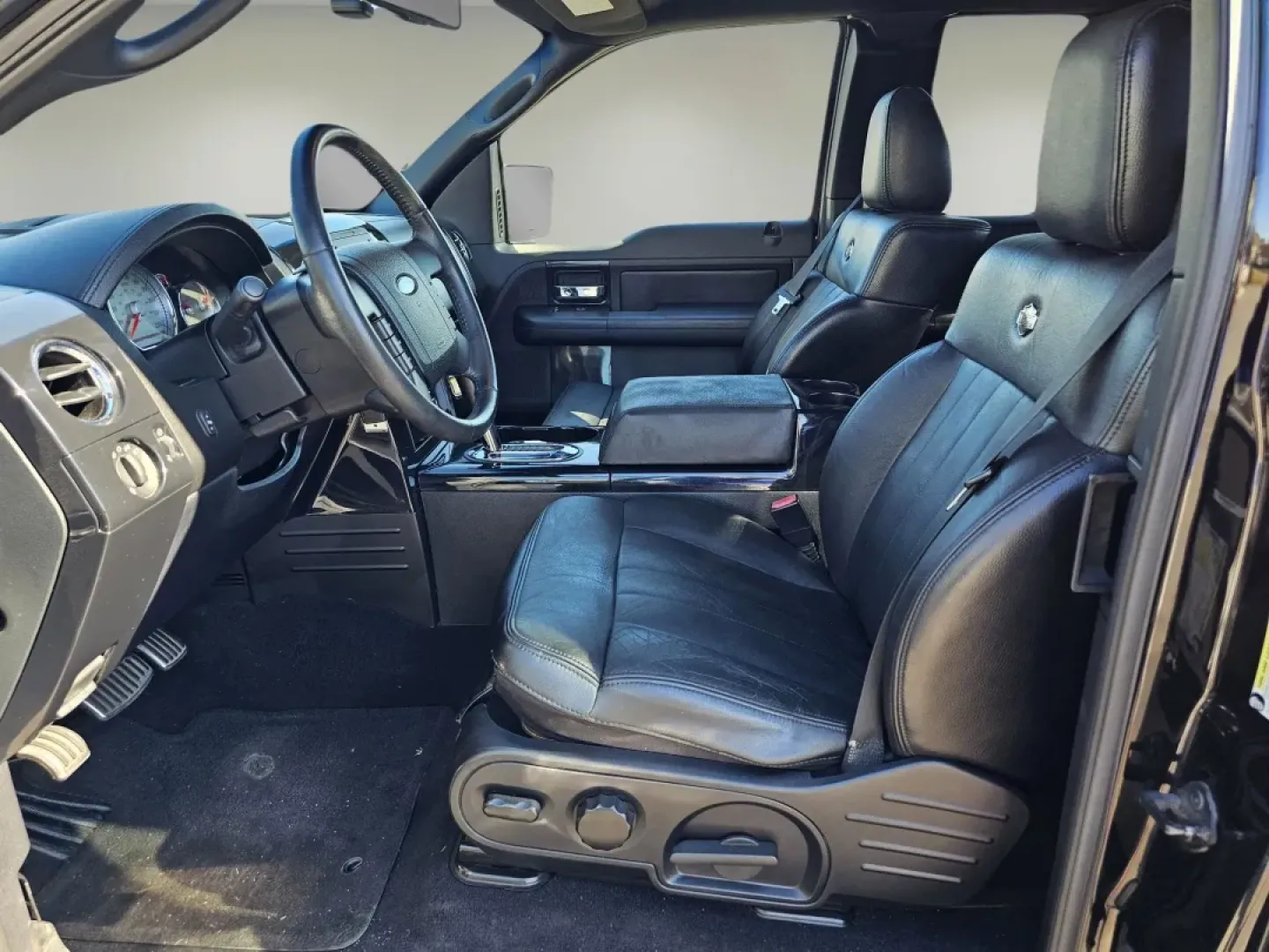 2006 Ford F-150 Harley-Davidson (1FTRX12526F) with an Other engine, located at 521 Old Farm Lane Rd, Prattville, AL, 36066, (334) 325-1505, 32.482460, -86.416367 - **Unleash Your Adventures with the 2006 Ford F-150 Extended Cab Pickup from Gils Auto - Prattville!**<br /> <br /> Are you ready to elevate your outdoor adventures or enhance your daily commute? The 2006 Ford F-150 Extended Cab Pickup is more than just a vehicle; it's your ticket to freedom and flex - Photo#10