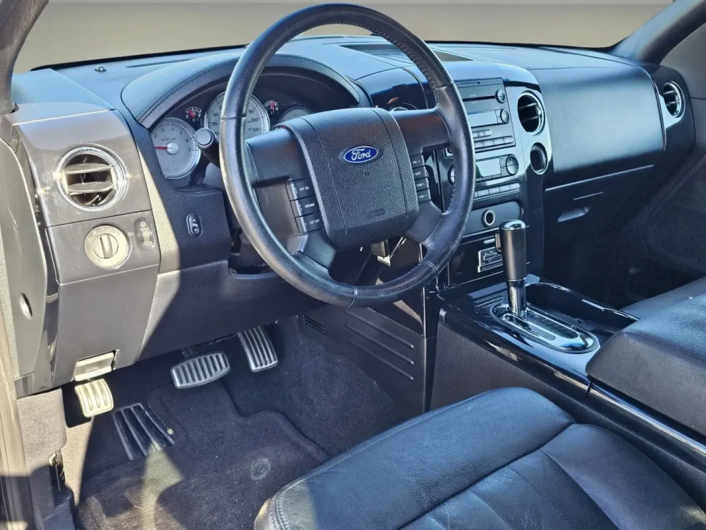 2006 Ford F-150 Harley-Davidson (1FTRX12526F) with an Other engine, located at 521 Old Farm Lane Rd, Prattville, AL, 36066, (334) 325-1505, 32.482460, -86.416367 - **Unleash Your Adventures with the 2006 Ford F-150 Extended Cab Pickup from Gils Auto - Prattville!**<br /> <br /> Are you ready to elevate your outdoor adventures or enhance your daily commute? The 2006 Ford F-150 Extended Cab Pickup is more than just a vehicle; it's your ticket to freedom and flex - Photo#16