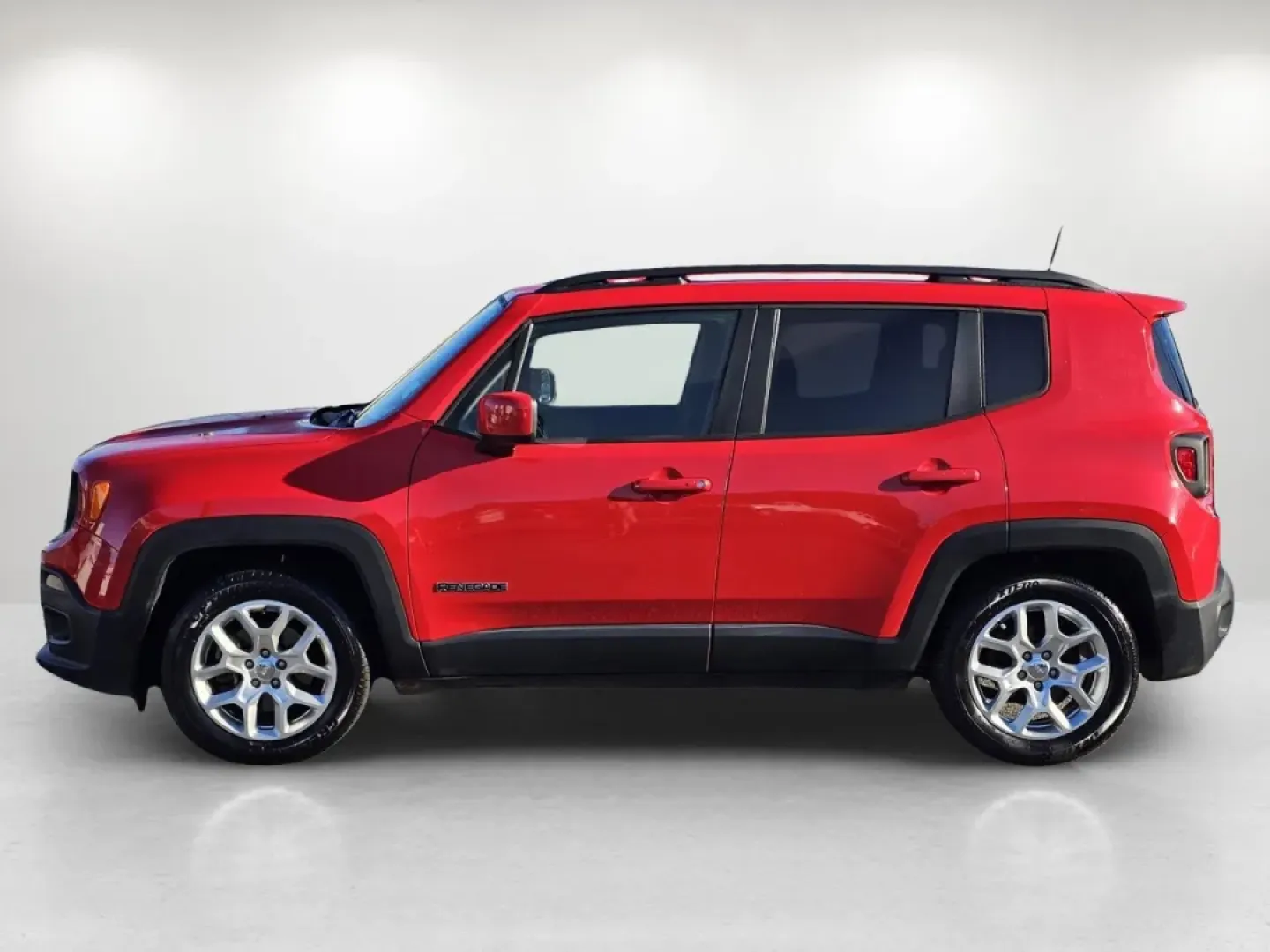 2018 /Black Jeep Renegade Latitude (ZACCJABB4JP) with an Other engine, located at 5115 14th Ave., Columbus, GA, 31904, (706) 323-0345, 32.511494, -84.971046 - Are you ready to take your adventures off the beaten path? The 2018 Jeep Renegade Latitude is the perfect crossover for those who crave exploration and value comfort and style. Whether you're navigating the bustling streets of Phenix City or heading out on a weekend getaway to the nearby Lake Oliver - Photo#7
