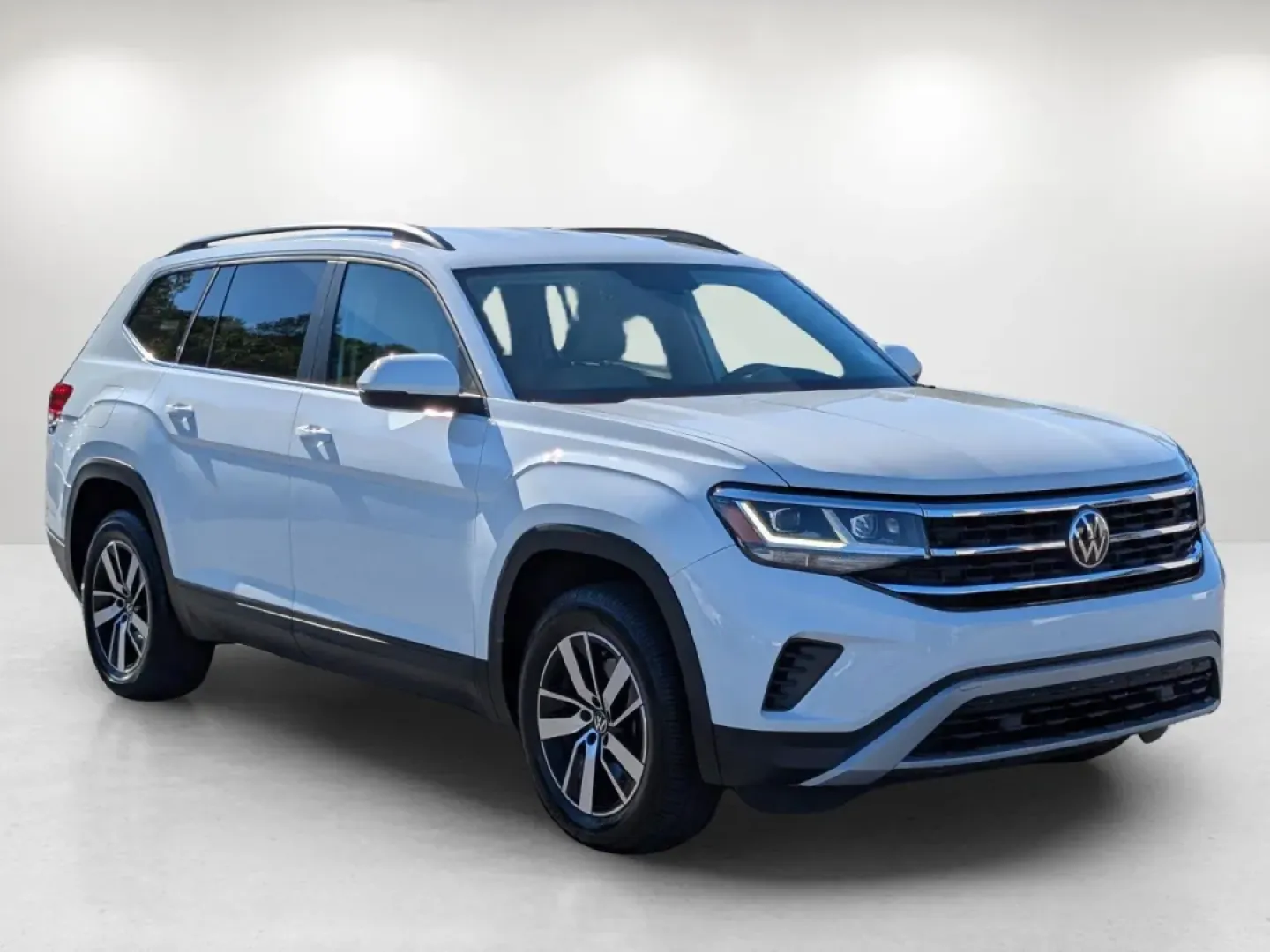 2021 /Shetland Beige Volkswagen Atlas 2.0T SE (1V2DP2CA2MC) with an Other engine, located at 5115 14th Ave., Columbus, GA, 31904, (706) 323-0345, 32.511494, -84.971046 - ### Experience Family Adventures with the 2021 Volkswagen Atlas at Gils Auto!<br /> <br /> Are you searching for the perfect family SUV that combines style, safety, and comfort? Look no further than the 2021 Volkswagen Atlas 2.0T SE, available now at Gils Auto in Phenix City, Alabama. This spacious - Photo#2