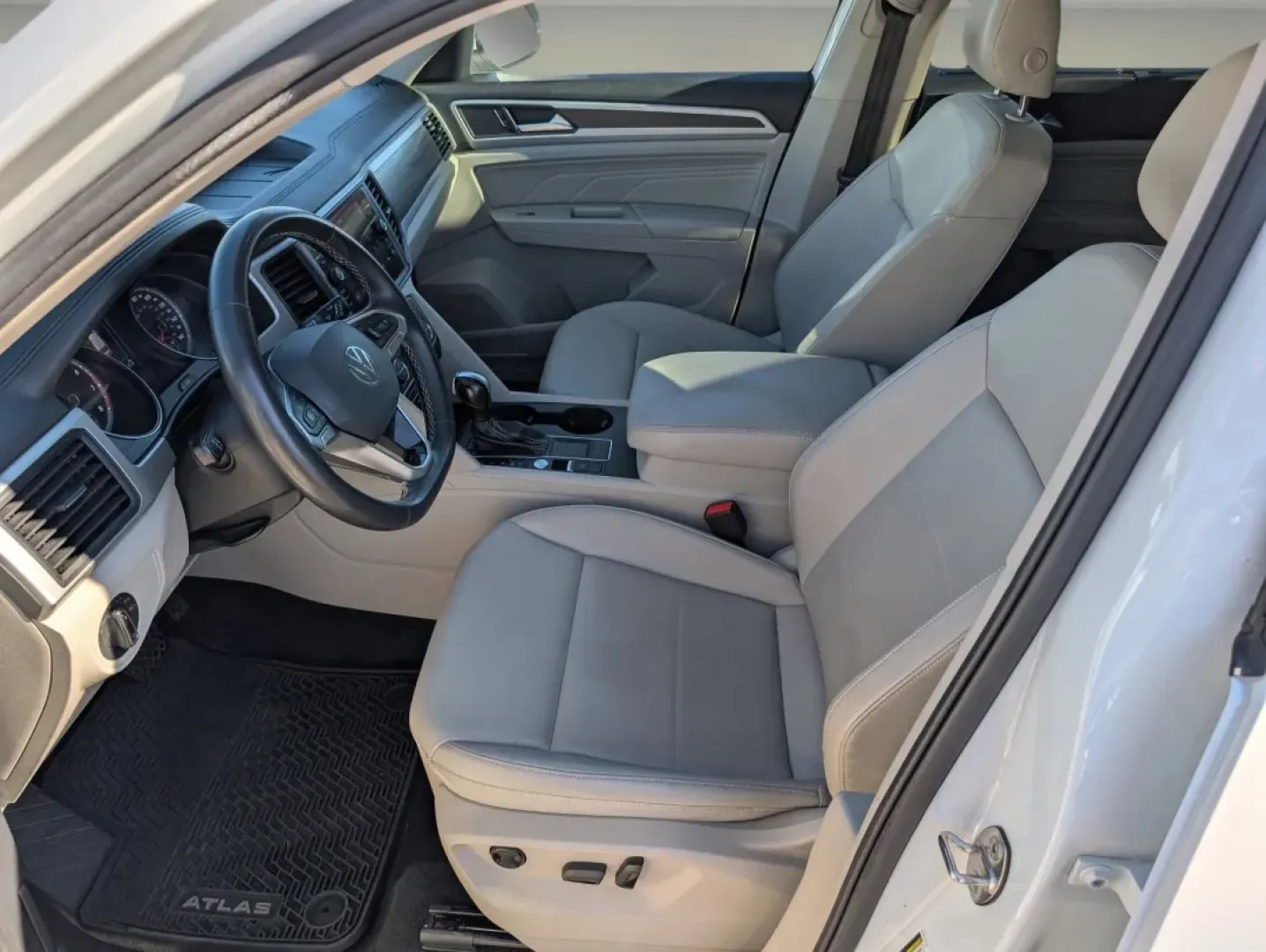 2021 /Shetland Beige Volkswagen Atlas 2.0T SE (1V2DP2CA2MC) with an Other engine, located at 5115 14th Ave., Columbus, GA, 31904, (706) 323-0345, 32.511494, -84.971046 - ### Experience Family Adventures with the 2021 Volkswagen Atlas at Gils Auto!<br /> <br /> Are you searching for the perfect family SUV that combines style, safety, and comfort? Look no further than the 2021 Volkswagen Atlas 2.0T SE, available now at Gils Auto in Phenix City, Alabama. This spacious - Photo#10