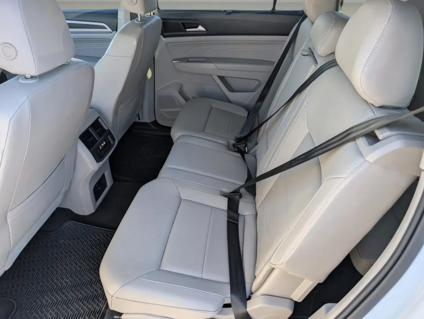 2021 /Shetland Beige Volkswagen Atlas 2.0T SE (1V2DP2CA2MC) with an Other engine, located at 5115 14th Ave., Columbus, GA, 31904, (706) 323-0345, 32.511494, -84.971046 - ### Experience Family Adventures with the 2021 Volkswagen Atlas at Gils Auto!<br /> <br /> Are you searching for the perfect family SUV that combines style, safety, and comfort? Look no further than the 2021 Volkswagen Atlas 2.0T SE, available now at Gils Auto in Phenix City, Alabama. This spacious - Photo#11