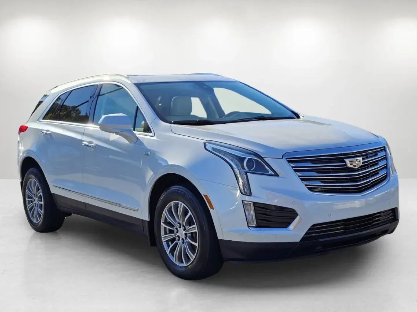 2018 /Cirrus Cadillac XT5 Luxury FWD (1GYKNCRS4JZ) with an Other engine, located at 804 22nd Ave, Phenix City, AL, 36870, (334) 297-1860, 32.484749, -85.024475 - **Experience Luxury on Every Adventure with the 2018 Cadillac XT5** <br /> Are you in search of the perfect vehicle to elevate your daily commute while providing versatility for weekend getaways? Look no further than the stunning 2018 Cadillac XT5 Luxury FWD, available now at Gils Auto in Phenix Ci - Photo#2