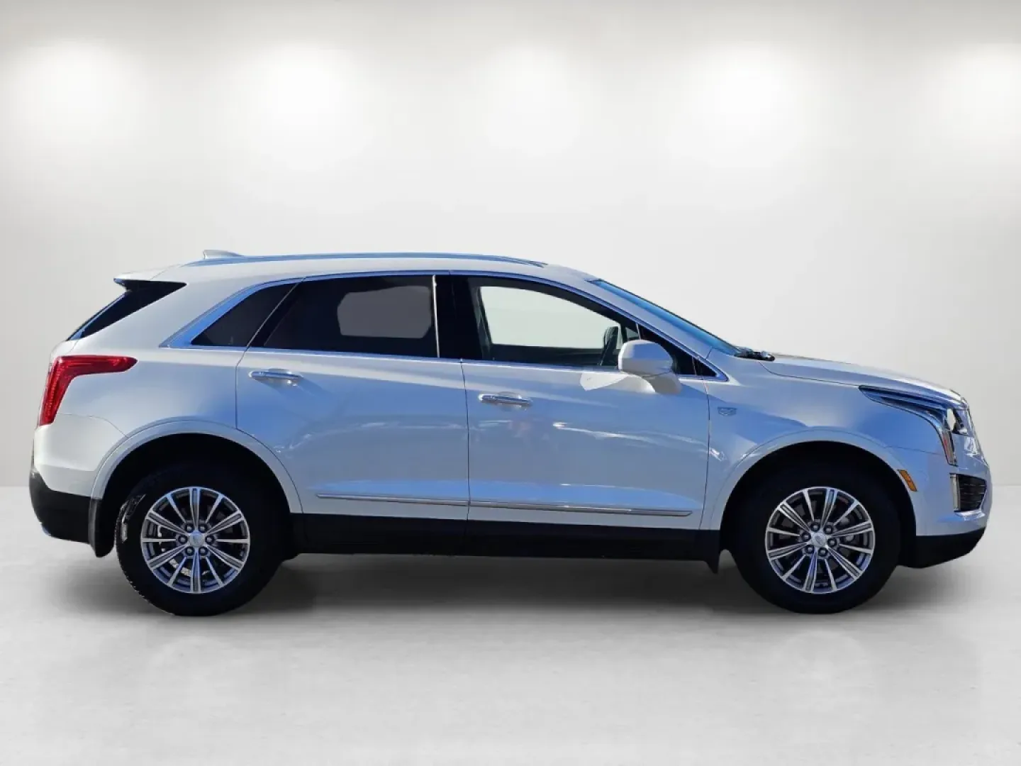 2018 /Cirrus Cadillac XT5 Luxury FWD (1GYKNCRS4JZ) with an Other engine, located at 804 22nd Ave, Phenix City, AL, 36870, (334) 297-1860, 32.484749, -85.024475 - **Experience Luxury on Every Adventure with the 2018 Cadillac XT5** <br /> Are you in search of the perfect vehicle to elevate your daily commute while providing versatility for weekend getaways? Look no further than the stunning 2018 Cadillac XT5 Luxury FWD, available now at Gils Auto in Phenix Ci - Photo#3