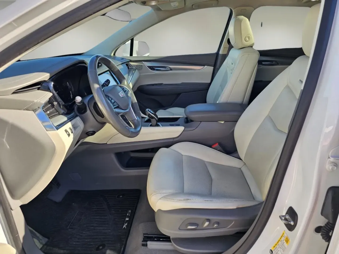 2018 /Cirrus Cadillac XT5 Luxury FWD (1GYKNCRS4JZ) with an Other engine, located at 804 22nd Ave, Phenix City, AL, 36870, (334) 297-1860, 32.484749, -85.024475 - **Experience Luxury on Every Adventure with the 2018 Cadillac XT5** <br /> Are you in search of the perfect vehicle to elevate your daily commute while providing versatility for weekend getaways? Look no further than the stunning 2018 Cadillac XT5 Luxury FWD, available now at Gils Auto in Phenix Ci - Photo#9