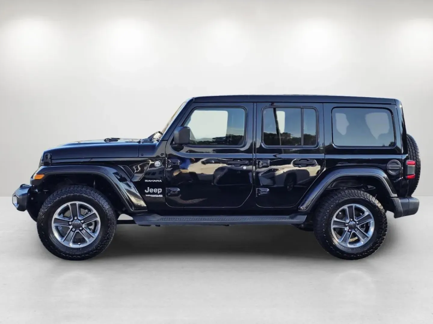 2021 /Dark Saddle/Black Jeep Wrangler Unlimited Sahara (1C4HJXENXMW) with an Other engine, located at 5115 14th Ave., Columbus, GA, 31904, (706) 323-0345, 32.511494, -84.971046 - **2021 Jeep Wrangler Unlimited Sahara: The Ultimate Adventure Companion!**<br /> <br /> Are you ready to elevate your lifestyle and embrace the thrill of the open road? The 2021 Jeep Wrangler Unlimited Sahara is here to take you on unforgettable adventures, whether you're conquering rugged terrains, - Photo#6