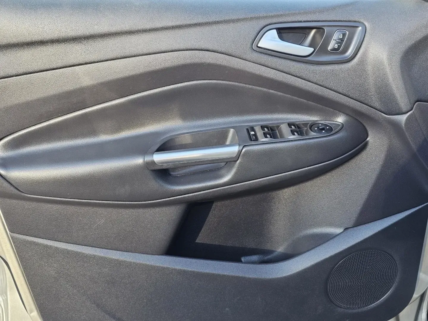 2018 Ford Escape SE (1FMCU0GD5JU) with an Other engine, located at 804 22nd Ave, Phenix City, AL, 36870, (334) 297-1860, 32.484749, -85.024475 - **Experience Life on the Go with the 2018 Ford Escape SE from Gils Auto!** <br /> <br /> Are you looking for the perfect vehicle that fits your adventurous lifestyle while providing the comfort and reliability you need? The 2018 Ford Escape SE is a versatile SUV designed for everything from family o - Photo#8