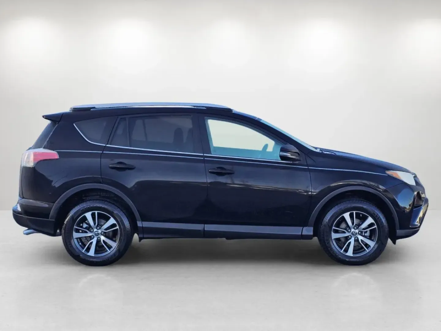 2018 Toyota RAV4 XLE (2T3RFREV3JW) with an Other engine, located at 804 22nd Ave, Phenix City, AL, 36870, (334) 297-1860, 32.484749, -85.024475 - **Discover Adventure with the 2018 Toyota RAV4 Your Perfect SUV for Family Road Trips and Daily Commutes!**<br /> <br /> Are you ready to embrace freedom and adventure while ensuring safety and comfort for your family? Look no further than this stunning 2018 Toyota RAV4, available at Gils Auto in P - Photo#3
