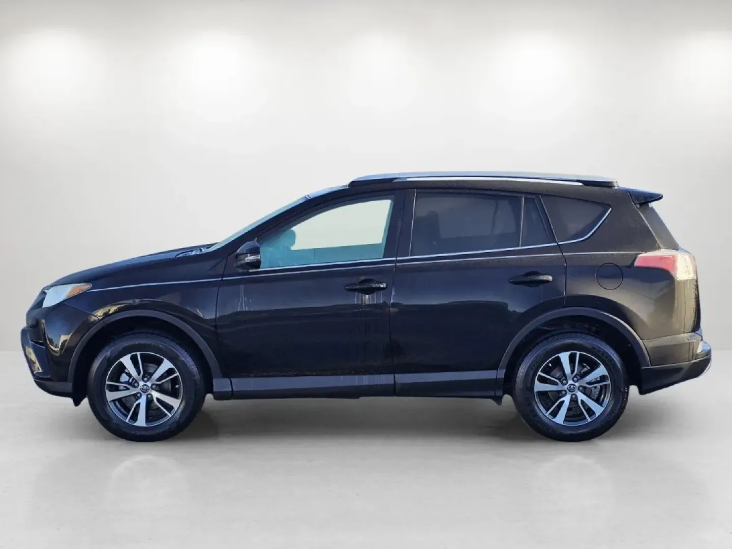 2018 Toyota RAV4 XLE (2T3RFREV3JW) with an Other engine, located at 804 22nd Ave, Phenix City, AL, 36870, (334) 297-1860, 32.484749, -85.024475 - **Discover Adventure with the 2018 Toyota RAV4 Your Perfect SUV for Family Road Trips and Daily Commutes!**<br /> <br /> Are you ready to embrace freedom and adventure while ensuring safety and comfort for your family? Look no further than this stunning 2018 Toyota RAV4, available at Gils Auto in P - Photo#7