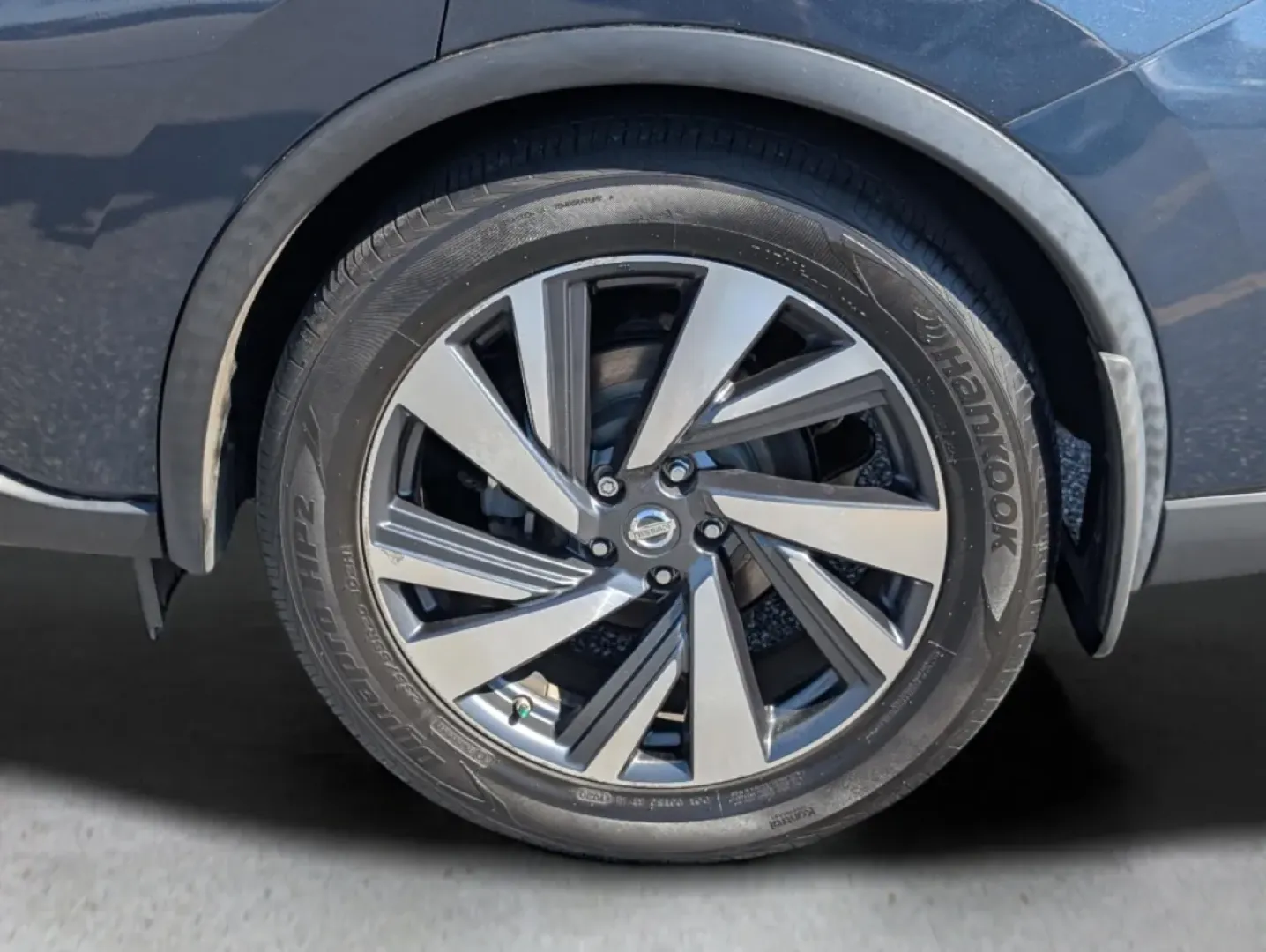 2016 /Beige Nissan Murano Platinum (5N1AZ2MG4GN) with an Other engine, located at 5115 14th Ave., Columbus, GA, 31904, (706) 323-0345, 32.511494, -84.971046 - Elevate your driving experience with the 2016 Nissan Murano Platinum, now available at Gils Auto in Phenix City, AL. Imagine cruising down the scenic U.S. 80 W, your family comfortably settled in the spacious interior of this stylish SUV, complete with luxurious beige leather-appointed seats and a p - Photo#8