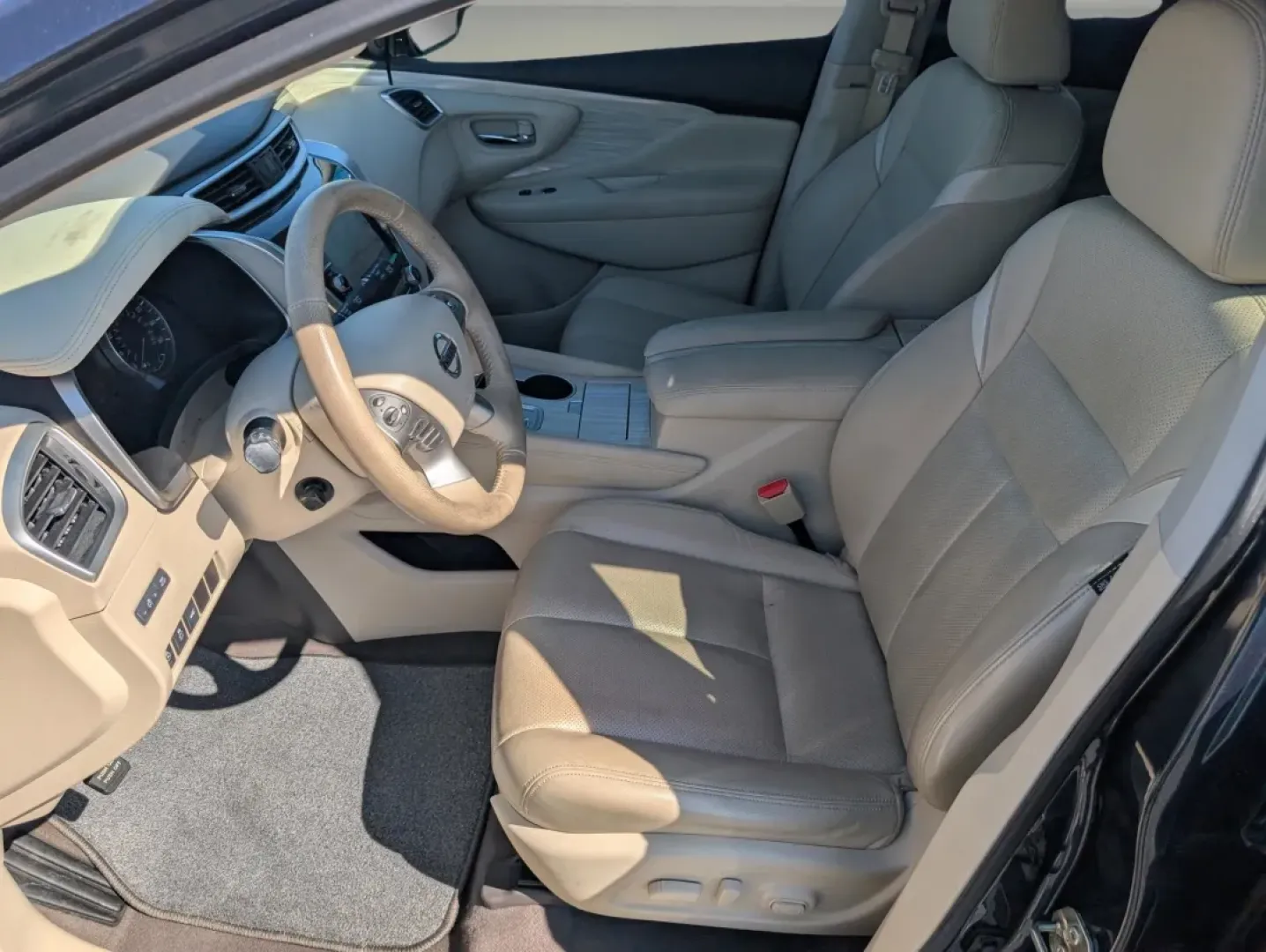 2016 /Beige Nissan Murano Platinum (5N1AZ2MG4GN) with an Other engine, located at 5115 14th Ave., Columbus, GA, 31904, (706) 323-0345, 32.511494, -84.971046 - Elevate your driving experience with the 2016 Nissan Murano Platinum, now available at Gils Auto in Phenix City, AL. Imagine cruising down the scenic U.S. 80 W, your family comfortably settled in the spacious interior of this stylish SUV, complete with luxurious beige leather-appointed seats and a p - Photo#12