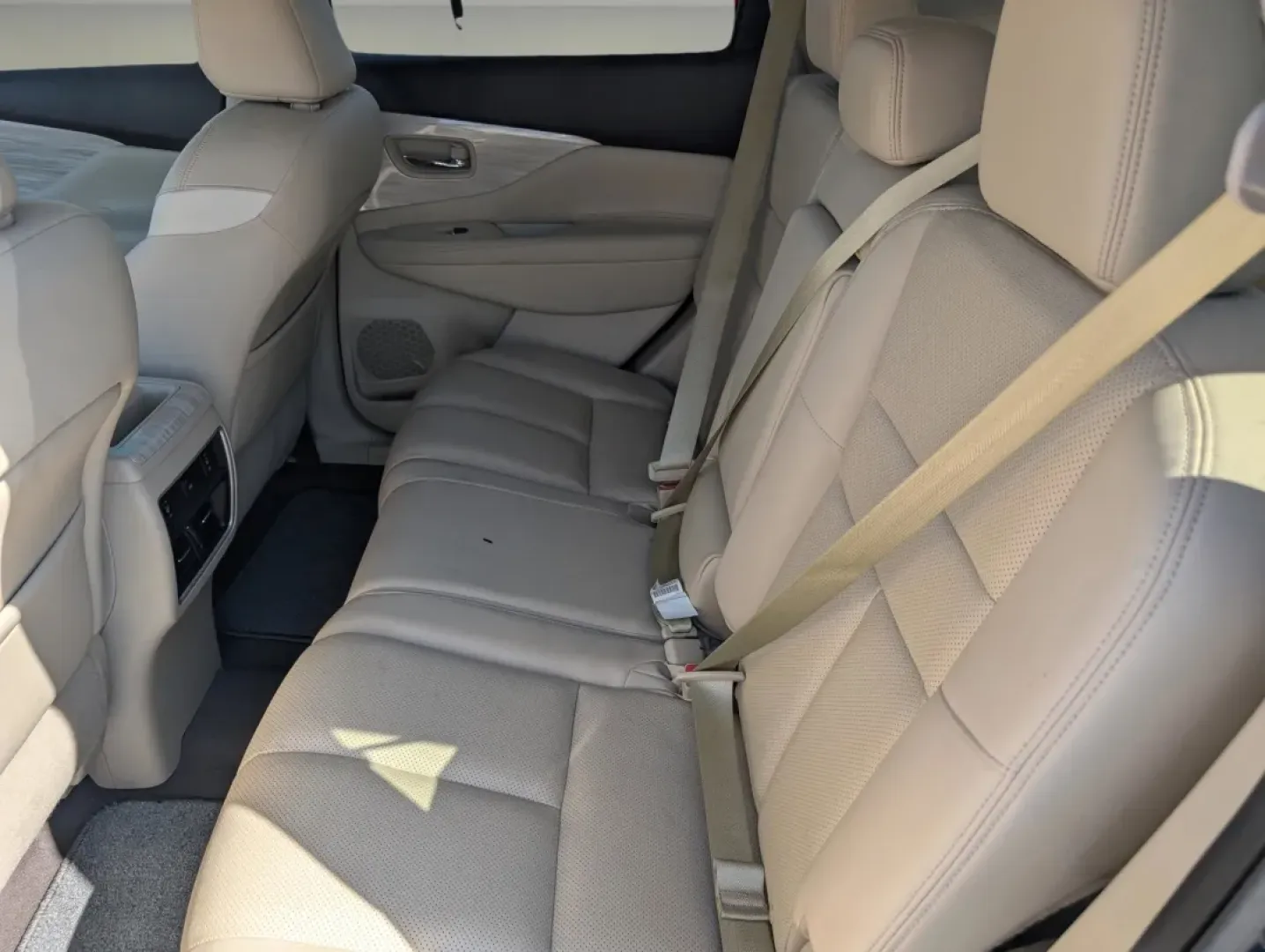 2016 /Beige Nissan Murano Platinum (5N1AZ2MG4GN) with an Other engine, located at 5115 14th Ave., Columbus, GA, 31904, (706) 323-0345, 32.511494, -84.971046 - Elevate your driving experience with the 2016 Nissan Murano Platinum, now available at Gils Auto in Phenix City, AL. Imagine cruising down the scenic U.S. 80 W, your family comfortably settled in the spacious interior of this stylish SUV, complete with luxurious beige leather-appointed seats and a p - Photo#13