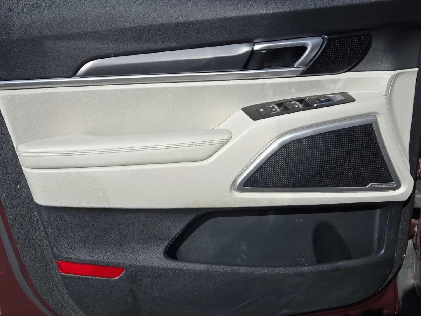 2021 /Gray Kia Telluride S (5XYP6DHC1MG) with an Other engine, located at 1430 Gateway Drive, Opelika, AL, 36801, (334) 239-0944, 32.637871, -85.409790 - **Discover Your Next Adventure with the 2021 Kia Telluride S at Gils Auto in Phenix City, AL!**<br /> <br /> Are you ready to elevate your family road trips, weekend getaways, or daily commutes? The 2021 Kia Telluride S is the perfect companion for anyone seeking a blend of style, space, and advance - Photo#9