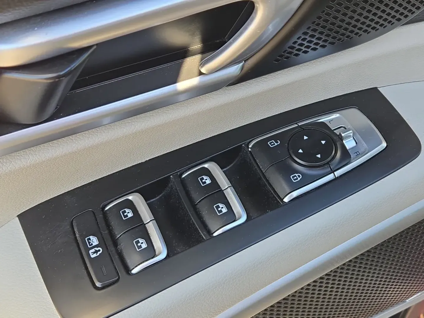 2021 /Gray Kia Telluride S (5XYP6DHC1MG) with an Other engine, located at 1430 Gateway Drive, Opelika, AL, 36801, (334) 239-0944, 32.637871, -85.409790 - **Discover Your Next Adventure with the 2021 Kia Telluride S at Gils Auto in Phenix City, AL!**<br /> <br /> Are you ready to elevate your family road trips, weekend getaways, or daily commutes? The 2021 Kia Telluride S is the perfect companion for anyone seeking a blend of style, space, and advance - Photo#10