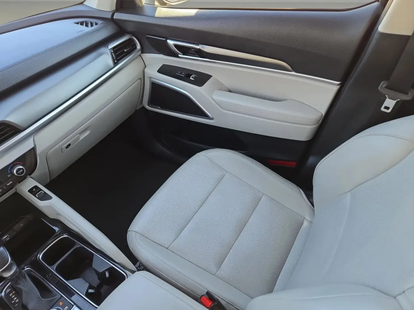 2021 /Gray Kia Telluride S (5XYP6DHC1MG) with an Other engine, located at 1430 Gateway Drive, Opelika, AL, 36801, (334) 239-0944, 32.637871, -85.409790 - **Discover Your Next Adventure with the 2021 Kia Telluride S at Gils Auto in Phenix City, AL!**<br /> <br /> Are you ready to elevate your family road trips, weekend getaways, or daily commutes? The 2021 Kia Telluride S is the perfect companion for anyone seeking a blend of style, space, and advance - Photo#15