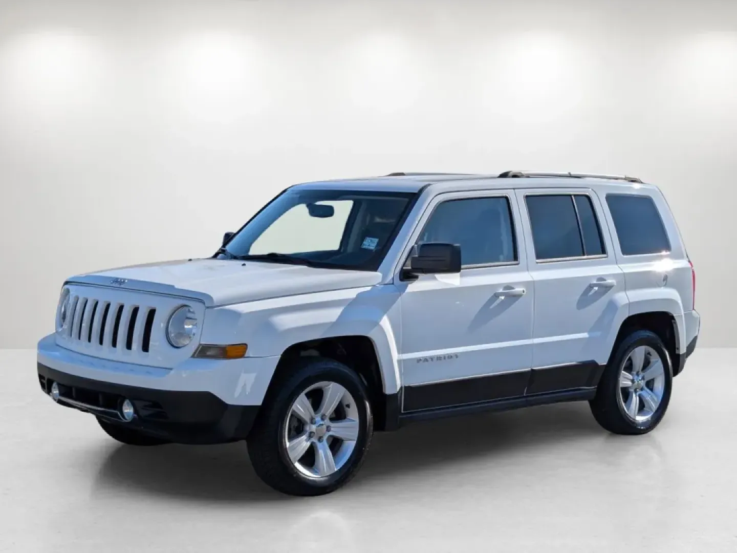 2014 /Dark Slate Gray Jeep Patriot Limited (1C4NJPCB8ED) with an Other engine, located at 7000 Northlake Connector, Columbus, GA, 31904, (706) 987-8085, 32.524975, -84.978134 - Discover the ultimate blend of style and practicality with the 2014 Jeep Patriot Limited, an SUV designed for those who refuse to compromise on adventure or comfort. Whether you're exploring the scenic routes of the Chattahoochee River or commuting through the bustling streets of Phenix City, AL, th - Photo#7