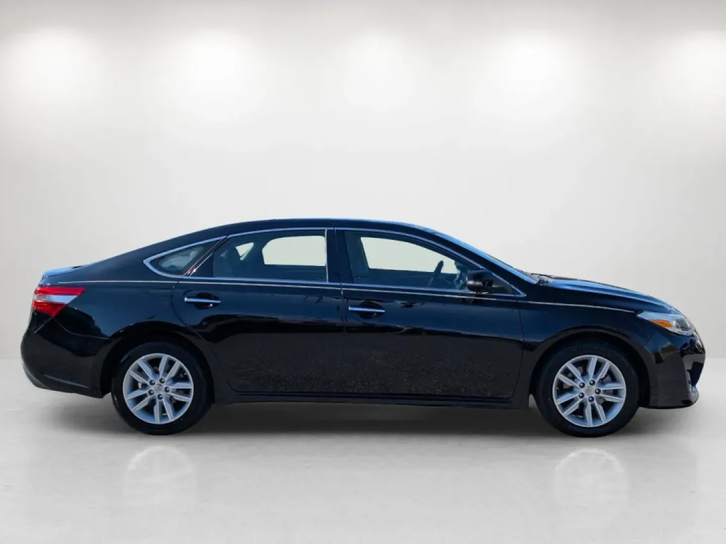 2014 /Black Toyota Avalon XLE (4T1BK1EB4EU) with an Other engine, located at 1430 Gateway Drive, Opelika, AL, 36801, (334) 239-0944, 32.637871, -85.409790 - Are you ready to elevate your driving experience? Meet the 2014 Toyota Avalon XLE, a sophisticated sedan that perfectly balances luxury, performance, and practicality. Whether you're commuting to work, running errands, or embarking on a weekend getaway, this vehicle is designed to enhance your lifes - Photo#2