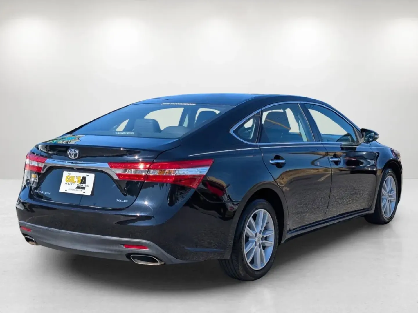 2014 /Black Toyota Avalon XLE (4T1BK1EB4EU) with an Other engine, located at 1430 Gateway Drive, Opelika, AL, 36801, (334) 239-0944, 32.637871, -85.409790 - Are you ready to elevate your driving experience? Meet the 2014 Toyota Avalon XLE, a sophisticated sedan that perfectly balances luxury, performance, and practicality. Whether you're commuting to work, running errands, or embarking on a weekend getaway, this vehicle is designed to enhance your lifes - Photo#3