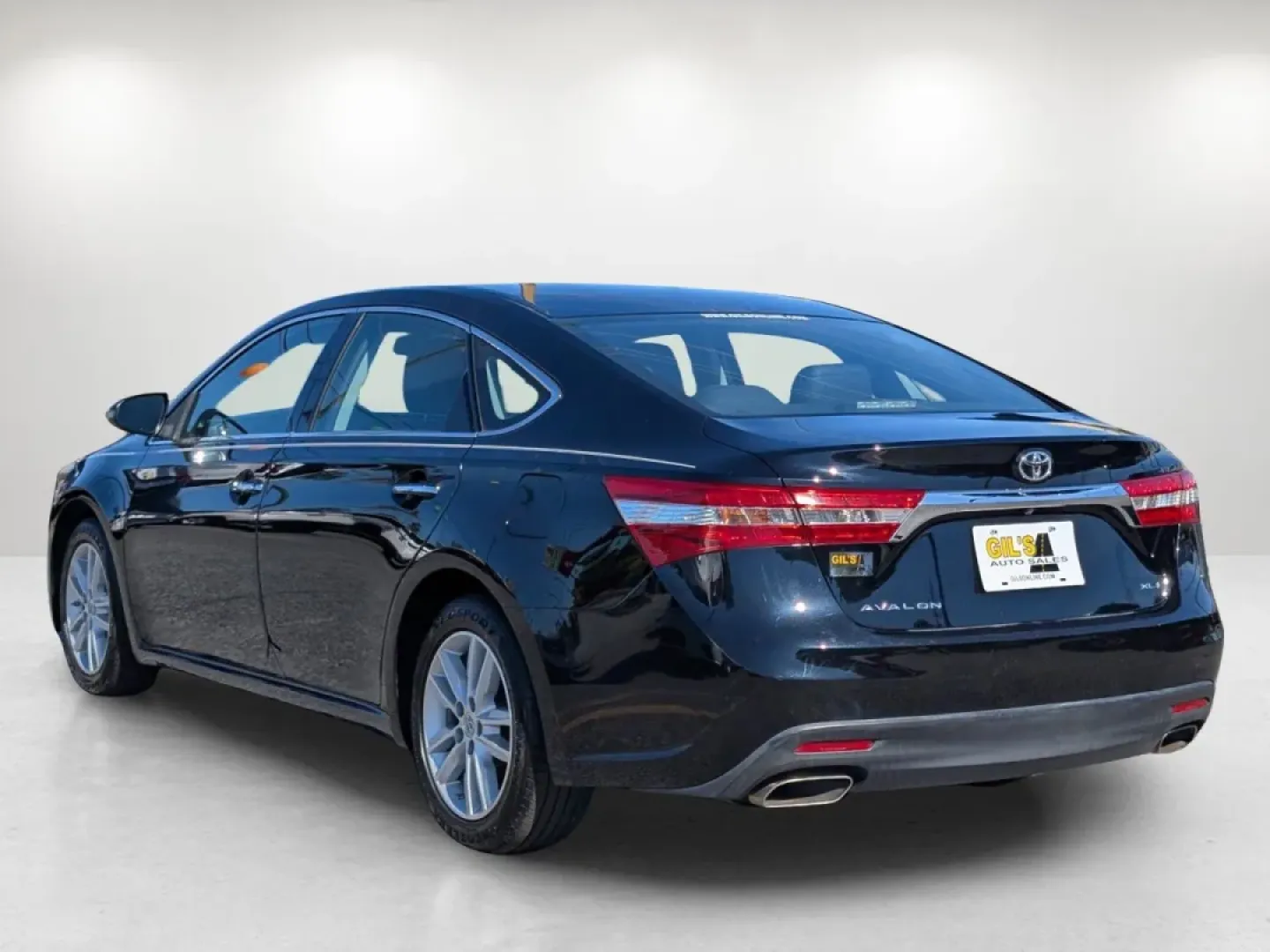 2014 /Black Toyota Avalon XLE (4T1BK1EB4EU) with an Other engine, located at 1430 Gateway Drive, Opelika, AL, 36801, (334) 239-0944, 32.637871, -85.409790 - Are you ready to elevate your driving experience? Meet the 2014 Toyota Avalon XLE, a sophisticated sedan that perfectly balances luxury, performance, and practicality. Whether you're commuting to work, running errands, or embarking on a weekend getaway, this vehicle is designed to enhance your lifes - Photo#5