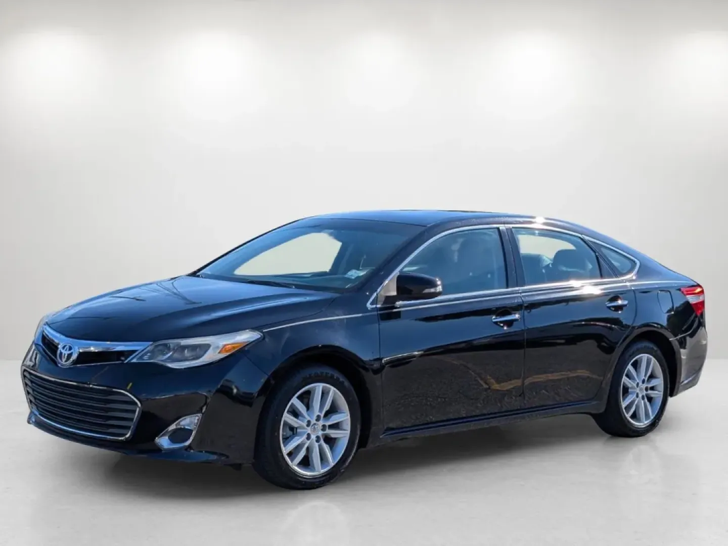 2014 /Black Toyota Avalon XLE (4T1BK1EB4EU) with an Other engine, located at 1430 Gateway Drive, Opelika, AL, 36801, (334) 239-0944, 32.637871, -85.409790 - Are you ready to elevate your driving experience? Meet the 2014 Toyota Avalon XLE, a sophisticated sedan that perfectly balances luxury, performance, and practicality. Whether you're commuting to work, running errands, or embarking on a weekend getaway, this vehicle is designed to enhance your lifes - Photo#6