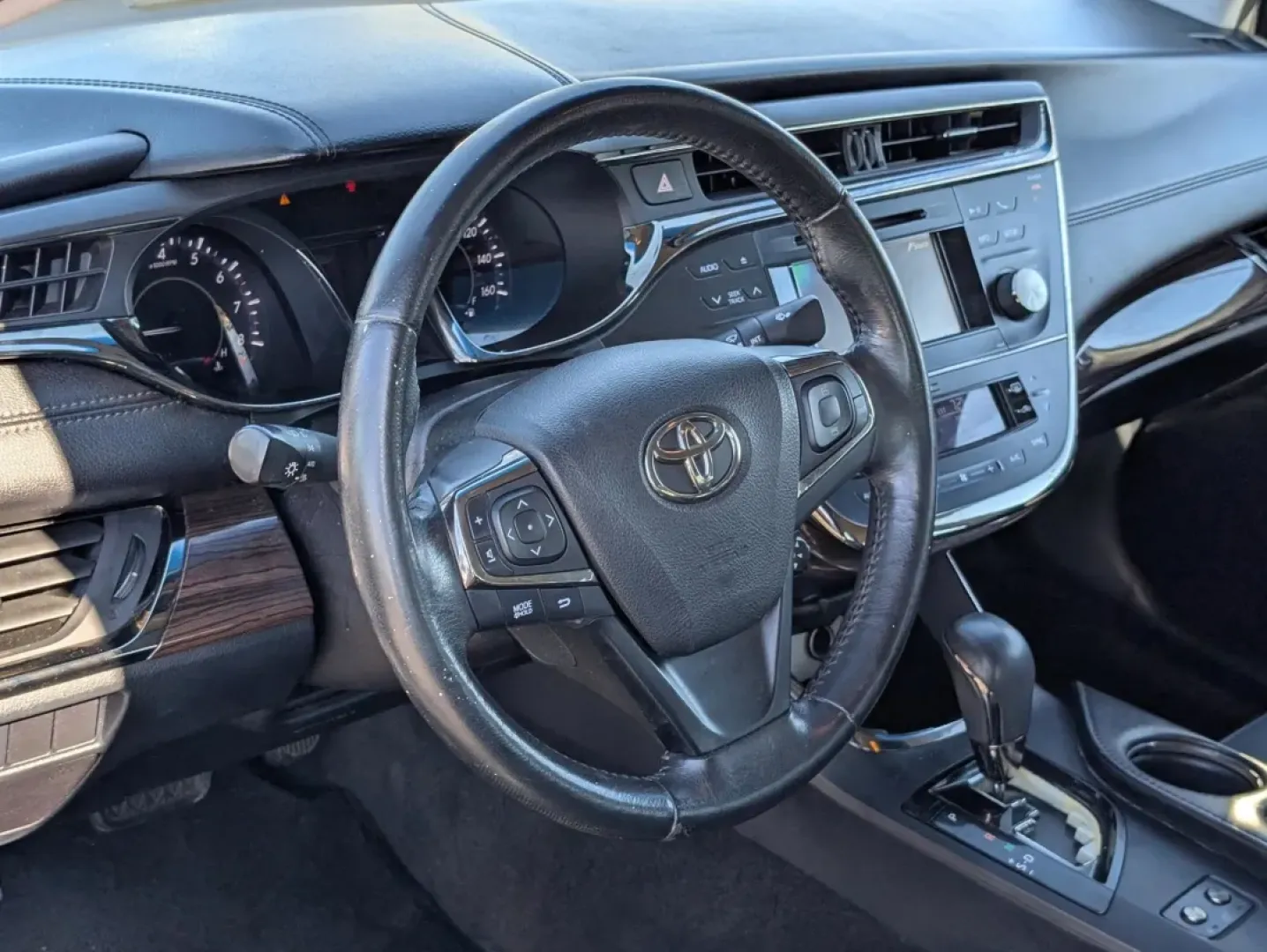 2014 /Black Toyota Avalon XLE (4T1BK1EB4EU) with an Other engine, located at 1430 Gateway Drive, Opelika, AL, 36801, (334) 239-0944, 32.637871, -85.409790 - Are you ready to elevate your driving experience? Meet the 2014 Toyota Avalon XLE, a sophisticated sedan that perfectly balances luxury, performance, and practicality. Whether you're commuting to work, running errands, or embarking on a weekend getaway, this vehicle is designed to enhance your lifes - Photo#7