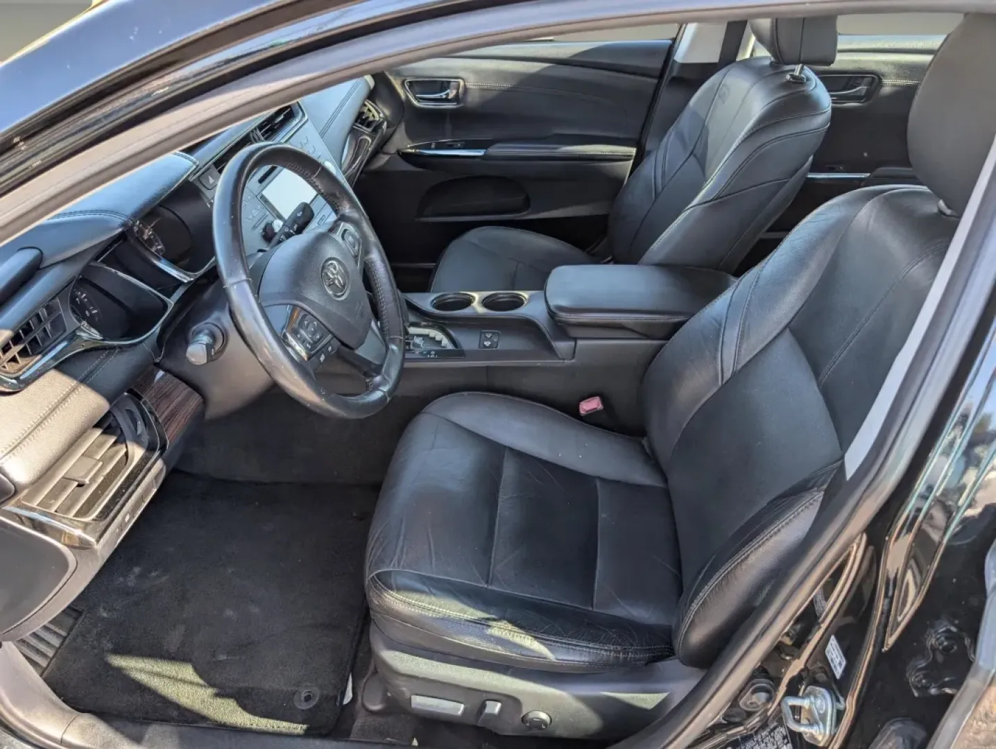 2014 /Black Toyota Avalon XLE (4T1BK1EB4EU) with an Other engine, located at 1430 Gateway Drive, Opelika, AL, 36801, (334) 239-0944, 32.637871, -85.409790 - Are you ready to elevate your driving experience? Meet the 2014 Toyota Avalon XLE, a sophisticated sedan that perfectly balances luxury, performance, and practicality. Whether you're commuting to work, running errands, or embarking on a weekend getaway, this vehicle is designed to enhance your lifes - Photo#8