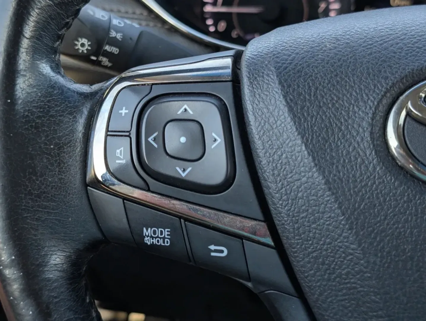 2014 /Black Toyota Avalon XLE (4T1BK1EB4EU) with an Other engine, located at 1430 Gateway Drive, Opelika, AL, 36801, (334) 239-0944, 32.637871, -85.409790 - Are you ready to elevate your driving experience? Meet the 2014 Toyota Avalon XLE, a sophisticated sedan that perfectly balances luxury, performance, and practicality. Whether you're commuting to work, running errands, or embarking on a weekend getaway, this vehicle is designed to enhance your lifes - Photo#14