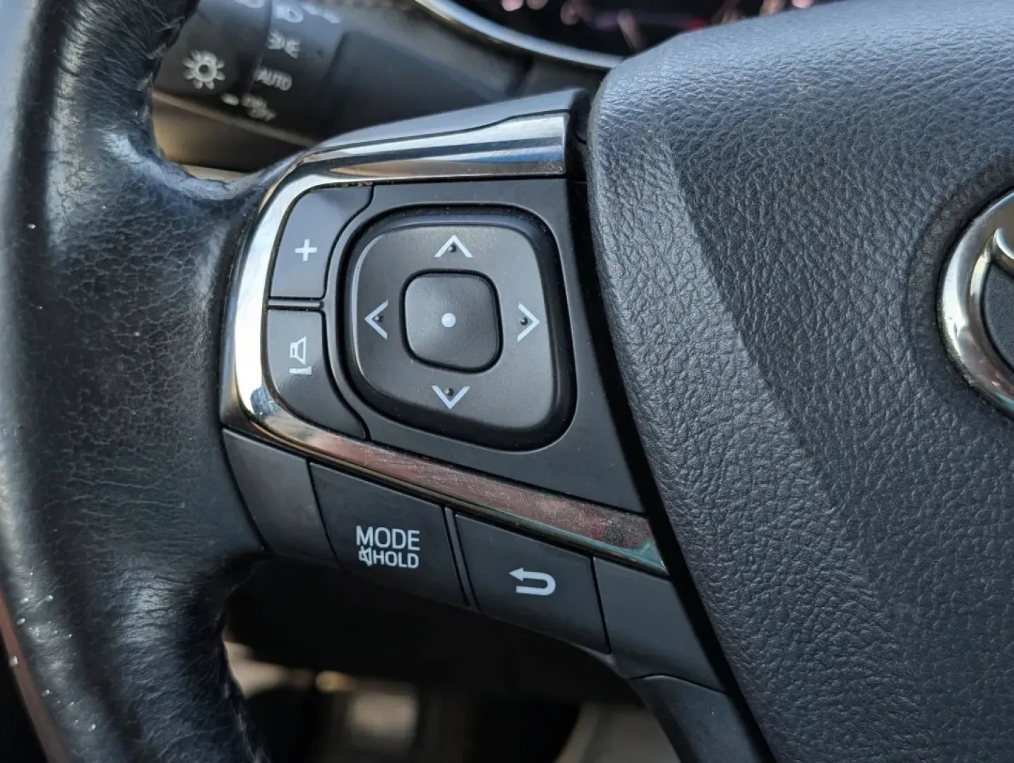 2014 /Black Toyota Avalon XLE (4T1BK1EB4EU) with an Other engine, located at 1430 Gateway Drive, Opelika, AL, 36801, (334) 239-0944, 32.637871, -85.409790 - Are you ready to elevate your driving experience? Meet the 2014 Toyota Avalon XLE, a sophisticated sedan that perfectly balances luxury, performance, and practicality. Whether you're commuting to work, running errands, or embarking on a weekend getaway, this vehicle is designed to enhance your lifes - Photo#15