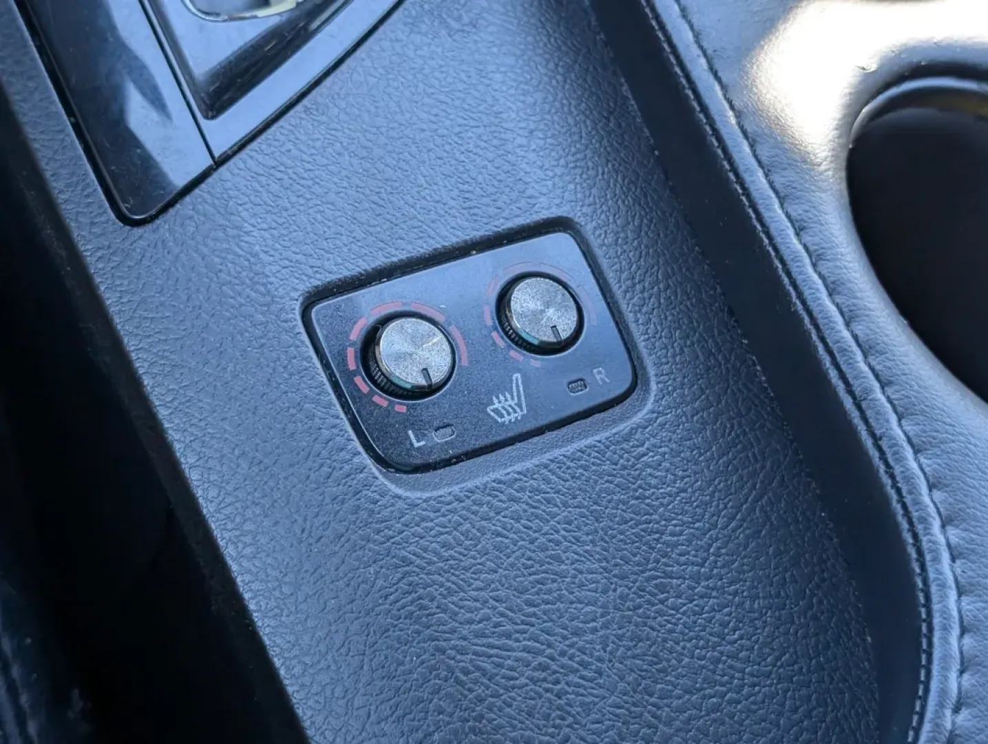 2014 /Black Toyota Avalon XLE (4T1BK1EB4EU) with an Other engine, located at 1430 Gateway Drive, Opelika, AL, 36801, (334) 239-0944, 32.637871, -85.409790 - Are you ready to elevate your driving experience? Meet the 2014 Toyota Avalon XLE, a sophisticated sedan that perfectly balances luxury, performance, and practicality. Whether you're commuting to work, running errands, or embarking on a weekend getaway, this vehicle is designed to enhance your lifes - Photo#19