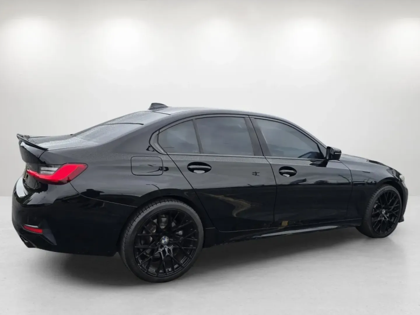 2019 BMW 3 Series 330i (WBA5R1C57KA) with an Other engine, located at 3959 U.S. 80 W, Phenix City, AL, 36870, (334) 297-4885, 32.469296, -85.135185 - **Experience Luxury and Performance with the 2019 BMW 3 Series at Gils Auto Phenix City, AL!**<br /> <br /> Are you ready to elevate your driving experience? This stunning 2019 BMW 3 Series 330i sedan is not just a vehicle; it's a lifestyle upgrade designed for those who appreciate performance, com - Photo#5