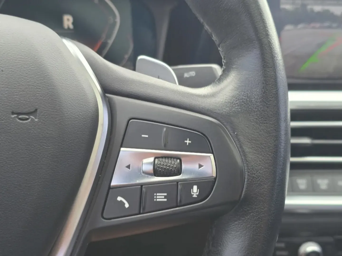 2019 BMW 3 Series 330i (WBA5R1C57KA) with an Other engine, located at 1430 Gateway Drive, Opelika, AL, 36801, (334) 239-0944, 32.637871, -85.409790 - **Experience Luxury and Performance with the 2019 BMW 3 Series at Gils Auto Phenix City, AL!**<br /> <br /> Are you ready to elevate your driving experience? This stunning 2019 BMW 3 Series 330i sedan is not just a vehicle; it's a lifestyle upgrade designed for those who appreciate performance, com - Photo#21