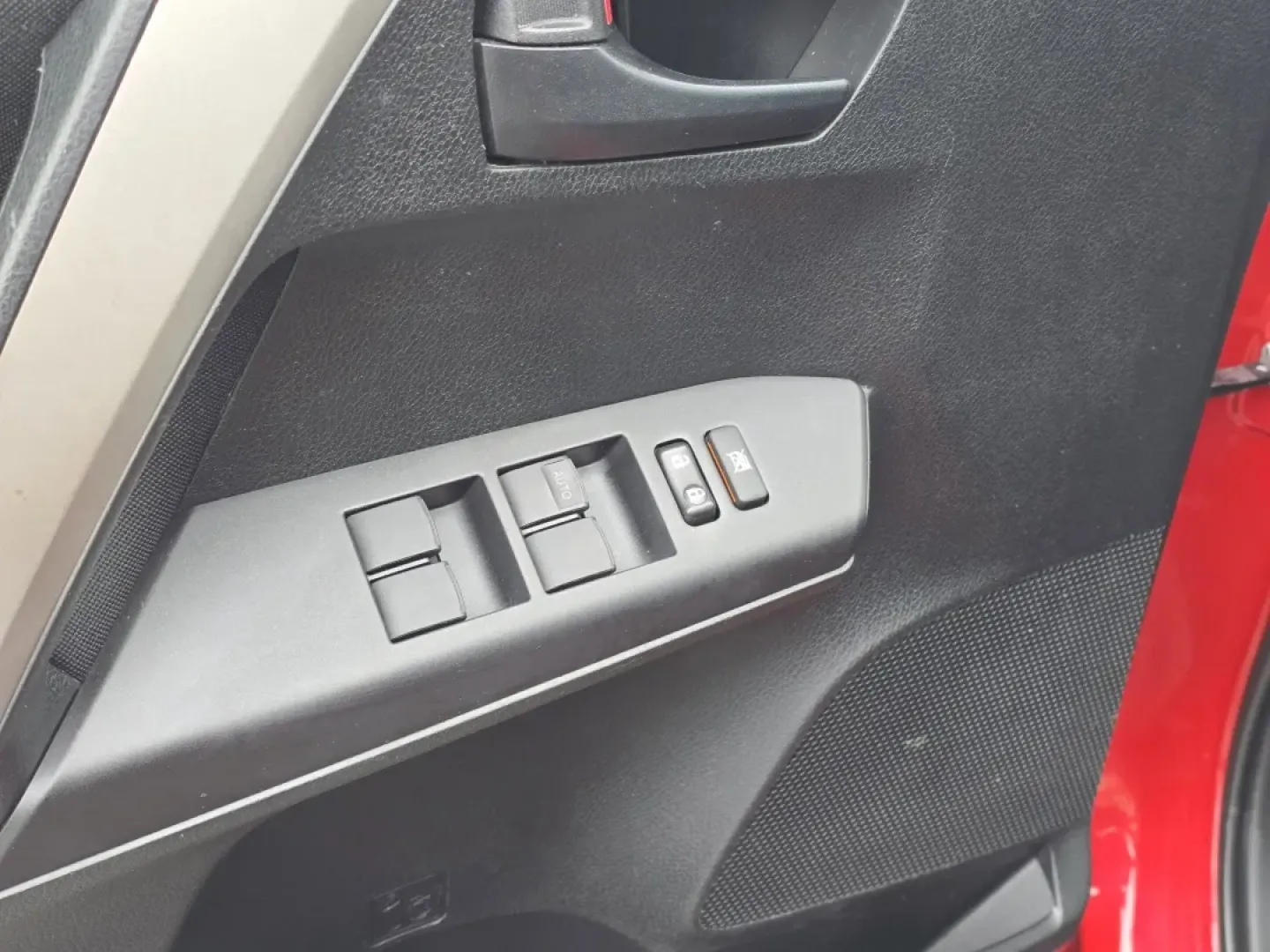 2017 Toyota RAV4 LE (2T3ZFREV7HW) with an Other engine, located at 804 22nd Ave, Phenix City, AL, 36870, (334) 297-1860, 32.484749, -85.024475 - Are you ready to elevate your daily commute or embark on weekend adventures with the perfect SUV? Look no further than this stunning 2017 Toyota RAV4 LE, available now at Gils Auto in Phenix City, AL. Designed for both comfort and versatility, this dynamic vehicle is ideal for growing families, budg - Photo#10