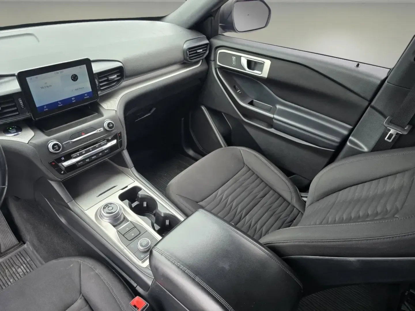 2020 Ford Explorer XLT (1FMSK8DH0LG) with an Other engine, located at 1430 Gateway Drive, Opelika, AL, 36801, (334) 239-0944, 32.637871, -85.409790 - Experience the perfect blend of adventure and practicality with this stunning 2020 Ford Explorer XLT, available now at Gils Auto in Phenix City, AL. If you're looking for a vehicle that's great for growing families, perfect for weekend adventures, and ideal for long commutes, this SUV checks all the - Photo#15