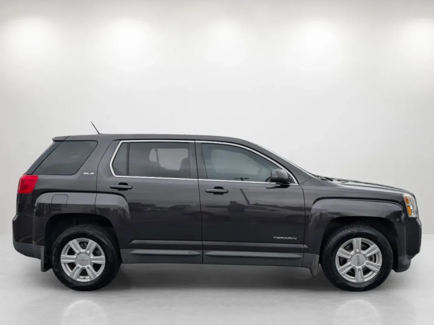 2015 /Jet Black GMC Terrain SLE (2GKALMEK4F6) with an Other engine, located at 5115 14th Ave., Columbus, GA, 31904, (706) 323-0345, 32.511494, -84.971046 - **Explore the Open Road in Style: 2015 GMC Terrain SLE Perfect for Your Next Adventure!**<br /> <br /> Imagine embarking on your next family road trip or weekend getaway in a vehicle that combines reliability, comfort, and a touch of sophistication. The 2015 GMC Terrain SLE, available at Gils Auto - Photo#4