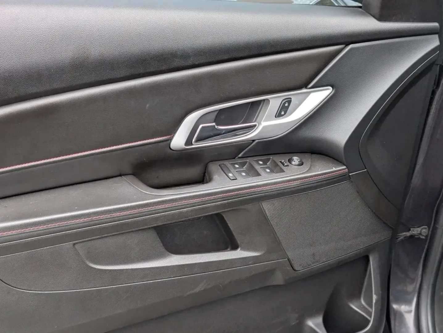 2015 /Jet Black GMC Terrain SLE (2GKALMEK4F6) with an Other engine, located at 5115 14th Ave., Columbus, GA, 31904, (706) 323-0345, 32.511494, -84.971046 - **Explore the Open Road in Style: 2015 GMC Terrain SLE Perfect for Your Next Adventure!**<br /> <br /> Imagine embarking on your next family road trip or weekend getaway in a vehicle that combines reliability, comfort, and a touch of sophistication. The 2015 GMC Terrain SLE, available at Gils Auto - Photo#9