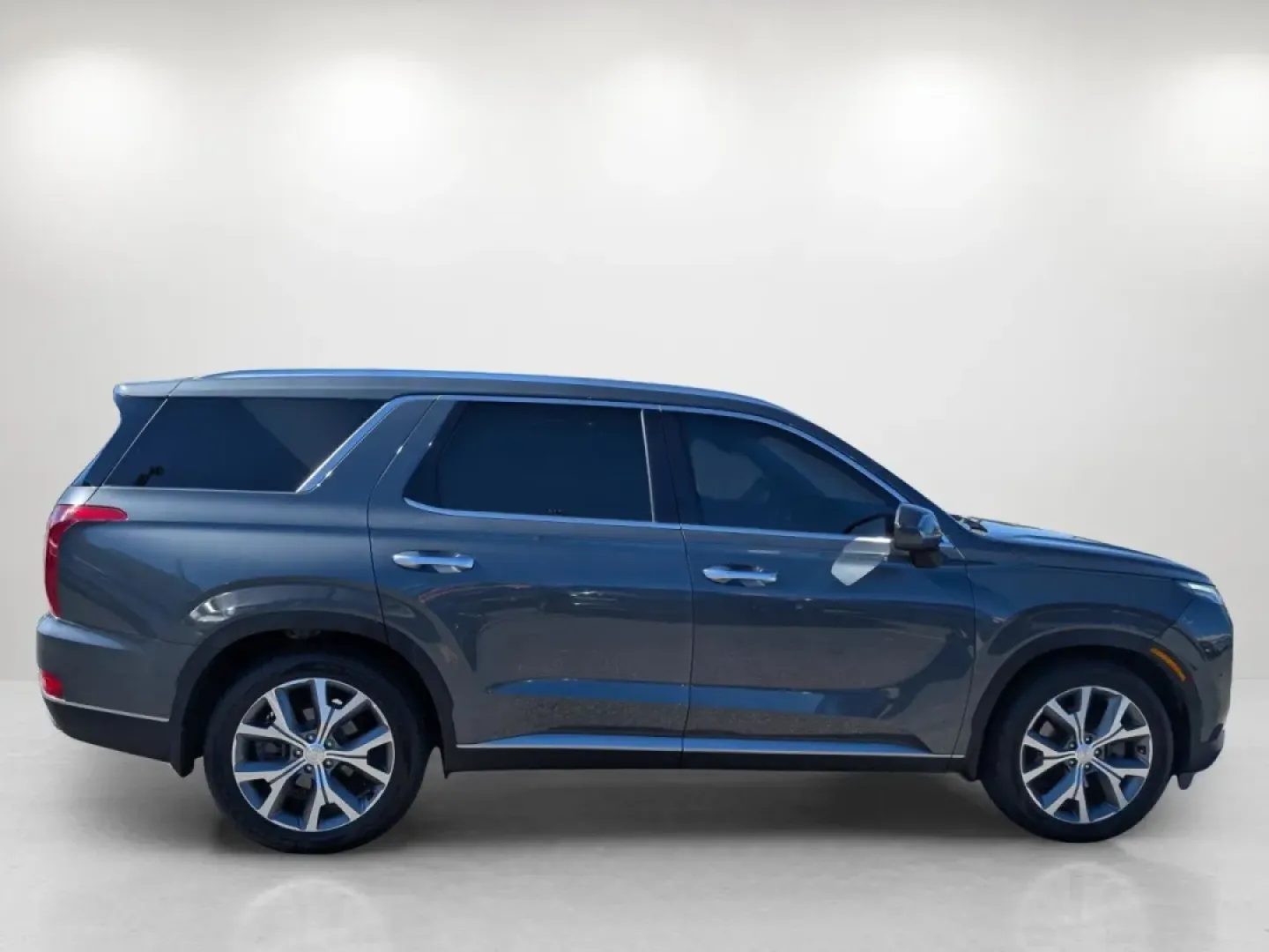 2021 /Gray Hyundai Palisade SEL (KM8R34HE5MU) with an Other engine, located at 5115 14th Ave., Columbus, GA, 31904, (706) 323-0345, 32.511494, -84.971046 - **Discover the 2021 Hyundai Palisade SEL: Your Ideal Family SUV for Every Adventure!**<br /> <br /> Are you in the market for a versatile and spacious SUV that caters to both everyday errands and weekend getaways? Look no further! The 2021 Hyundai Palisade SEL is the perfect blend of comfort, techno - Photo#3