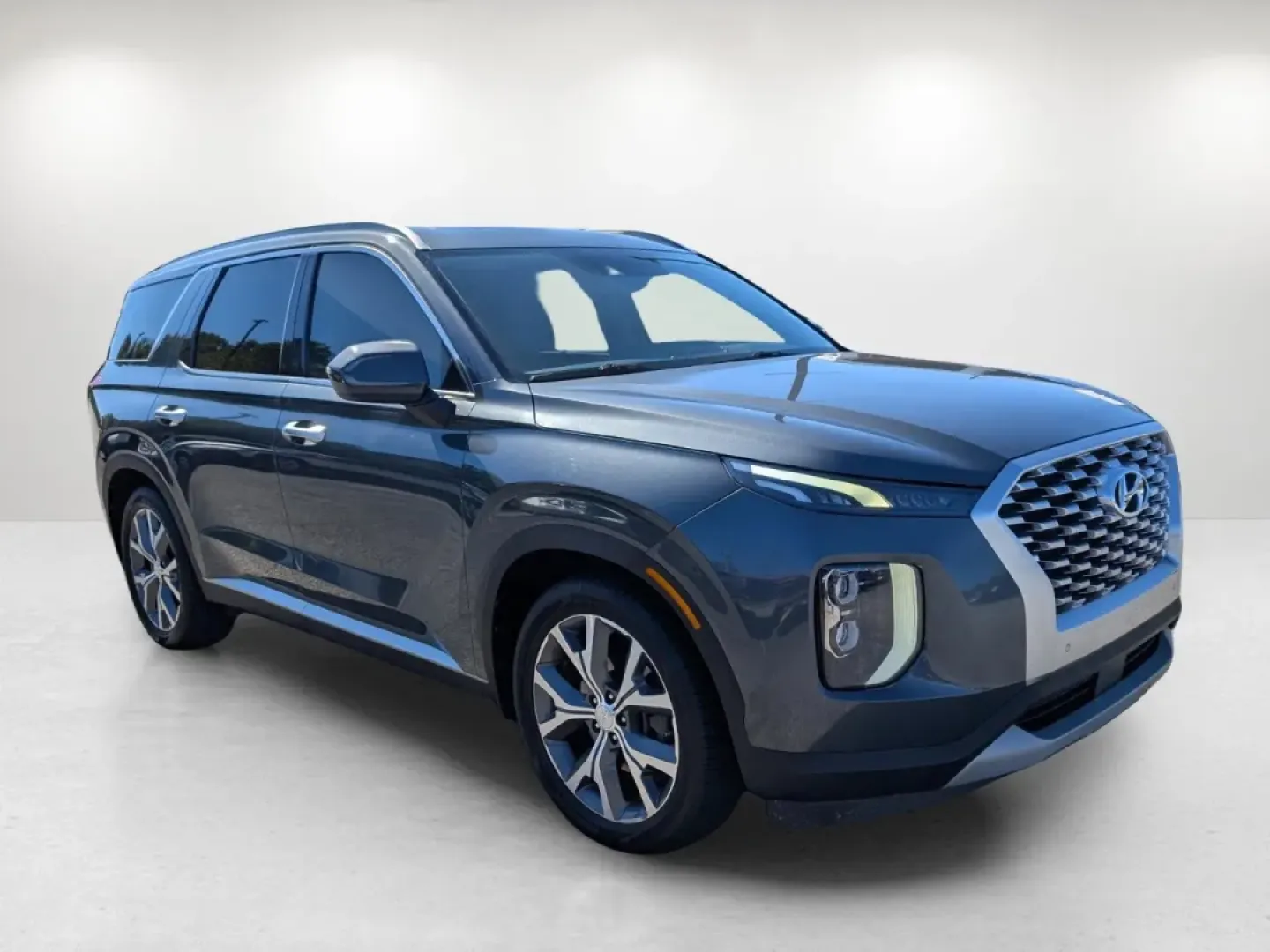 2021 /Gray Hyundai Palisade SEL (KM8R34HE5MU) with an Other engine, located at 7000 Northlake Connector, Columbus, GA, 31904, (706) 987-8085, 32.524975, -84.978134 - **Discover the 2021 Hyundai Palisade SEL: Your Ideal Family SUV for Every Adventure!**<br /> <br /> Are you in the market for a versatile and spacious SUV that caters to both everyday errands and weekend getaways? Look no further! The 2021 Hyundai Palisade SEL is the perfect blend of comfort, techno - Photo#2