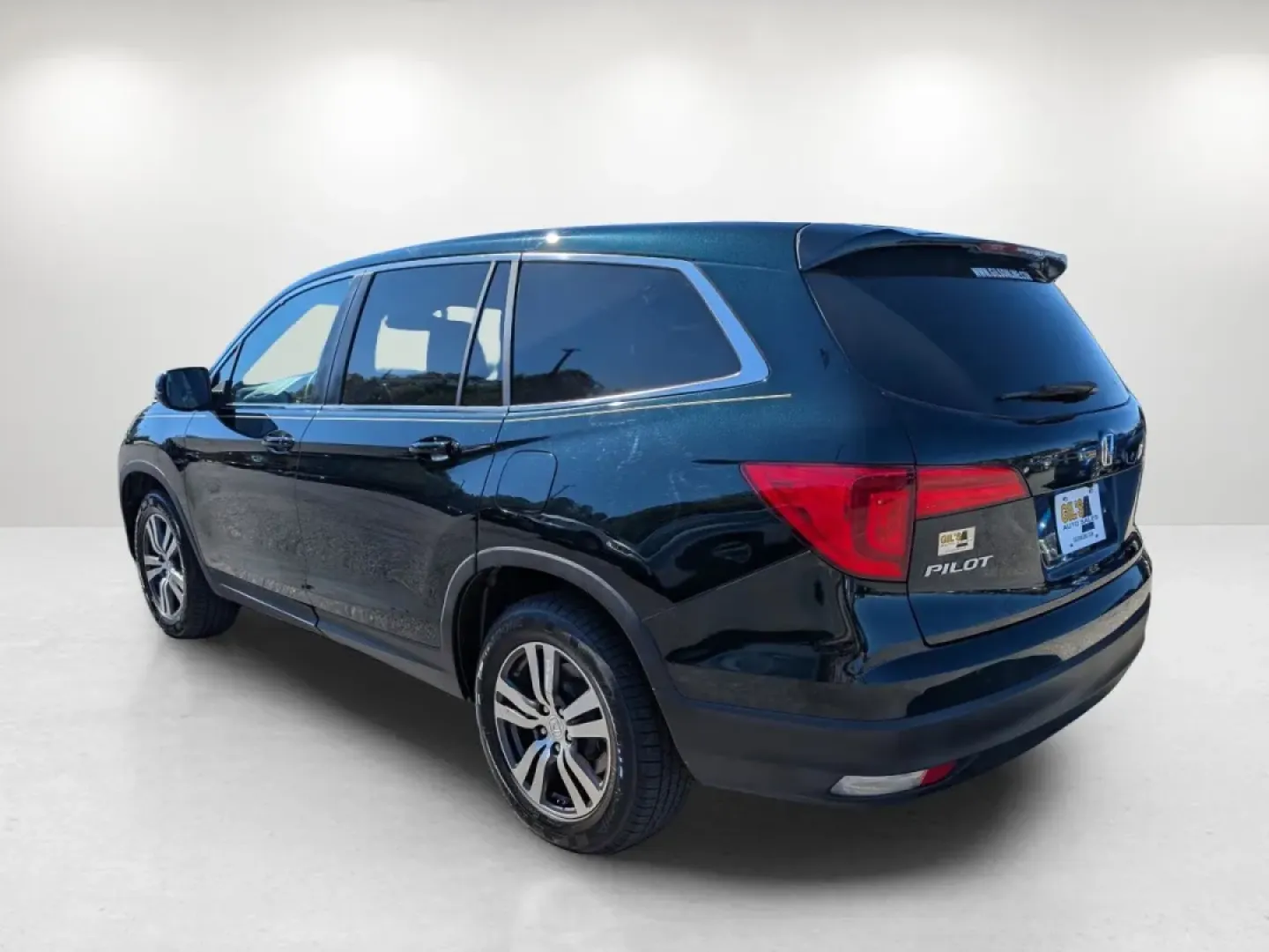 2016 Honda Pilot EX-L (5FNYF5H58GB) with an Other engine, located at 7000 Northlake Connector, Columbus, GA, 31904, (706) 987-8085, 32.524975, -84.978134 - **Elevate Your Adventures with the 2016 Honda Pilot EX-L - Perfect for Family Life and Beyond!**<br /> <br /> If you're searching for a versatile and dependable SUV that seamlessly fits into your family's lifestyle or enhances your weekend getaways, look no further than the 2016 Honda Pilot EX-L. At - Photo#6