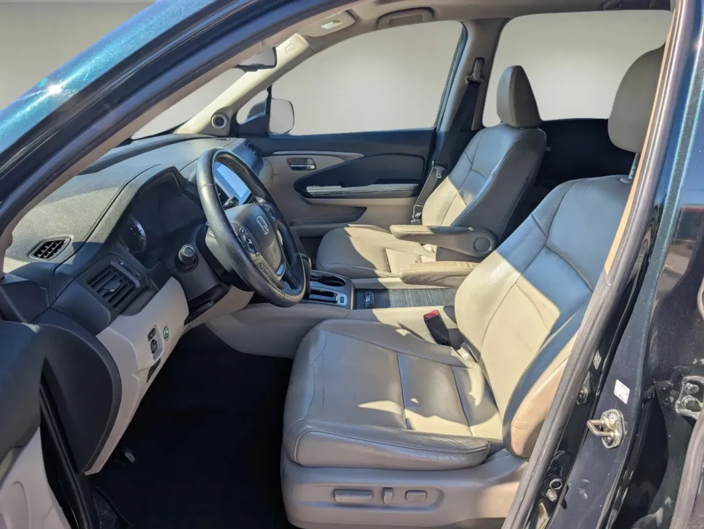 2016 Honda Pilot EX-L (5FNYF5H58GB) with an Other engine, located at 7000 Northlake Connector, Columbus, GA, 31904, (706) 987-8085, 32.524975, -84.978134 - **Elevate Your Adventures with the 2016 Honda Pilot EX-L - Perfect for Family Life and Beyond!**<br /> <br /> If you're searching for a versatile and dependable SUV that seamlessly fits into your family's lifestyle or enhances your weekend getaways, look no further than the 2016 Honda Pilot EX-L. At - Photo#9