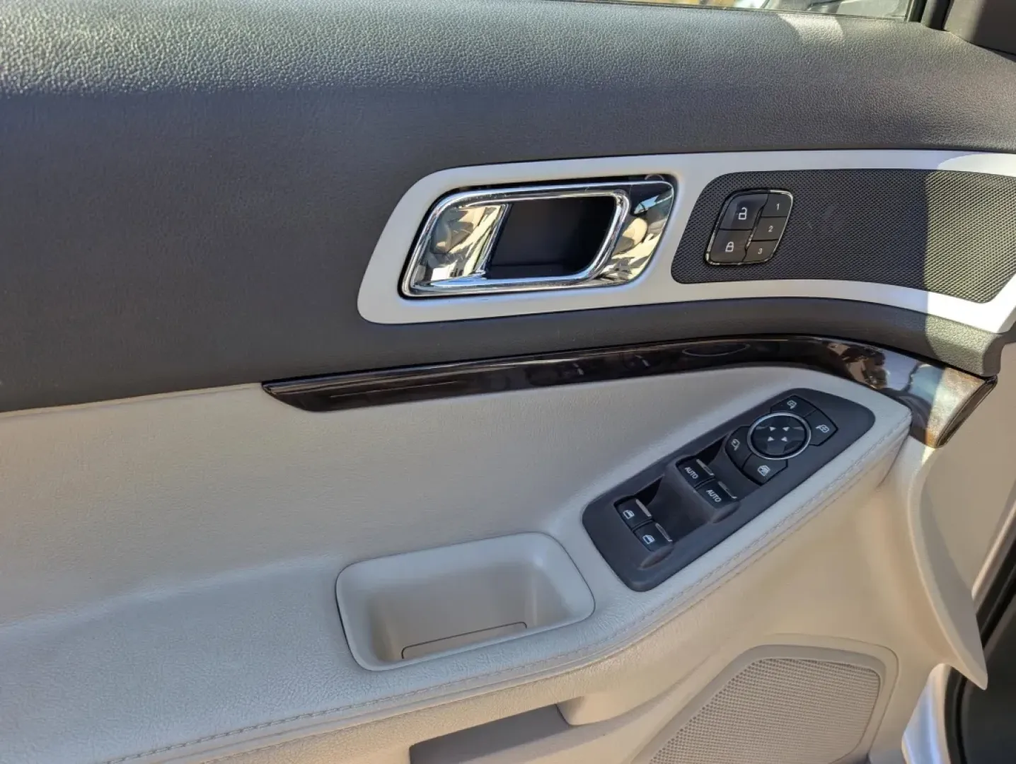 2013 Ford Explorer Limited (1FM5K7F88DG) with an Other engine, located at 3959 U.S. 80 W, Phenix City, AL, 36870, (334) 297-4885, 32.469296, -85.135185 - **Elevate Your Adventures with the 2013 Ford Explorer Limited at Gils Auto!**<br /> <br /> If you're a growing family or an adventurer at heart, the 2013 Ford Explorer Limited is the perfect SUV to elevate your lifestyle! With ample space, luxurious features, and a robust performance, this vehicle i - Photo#9