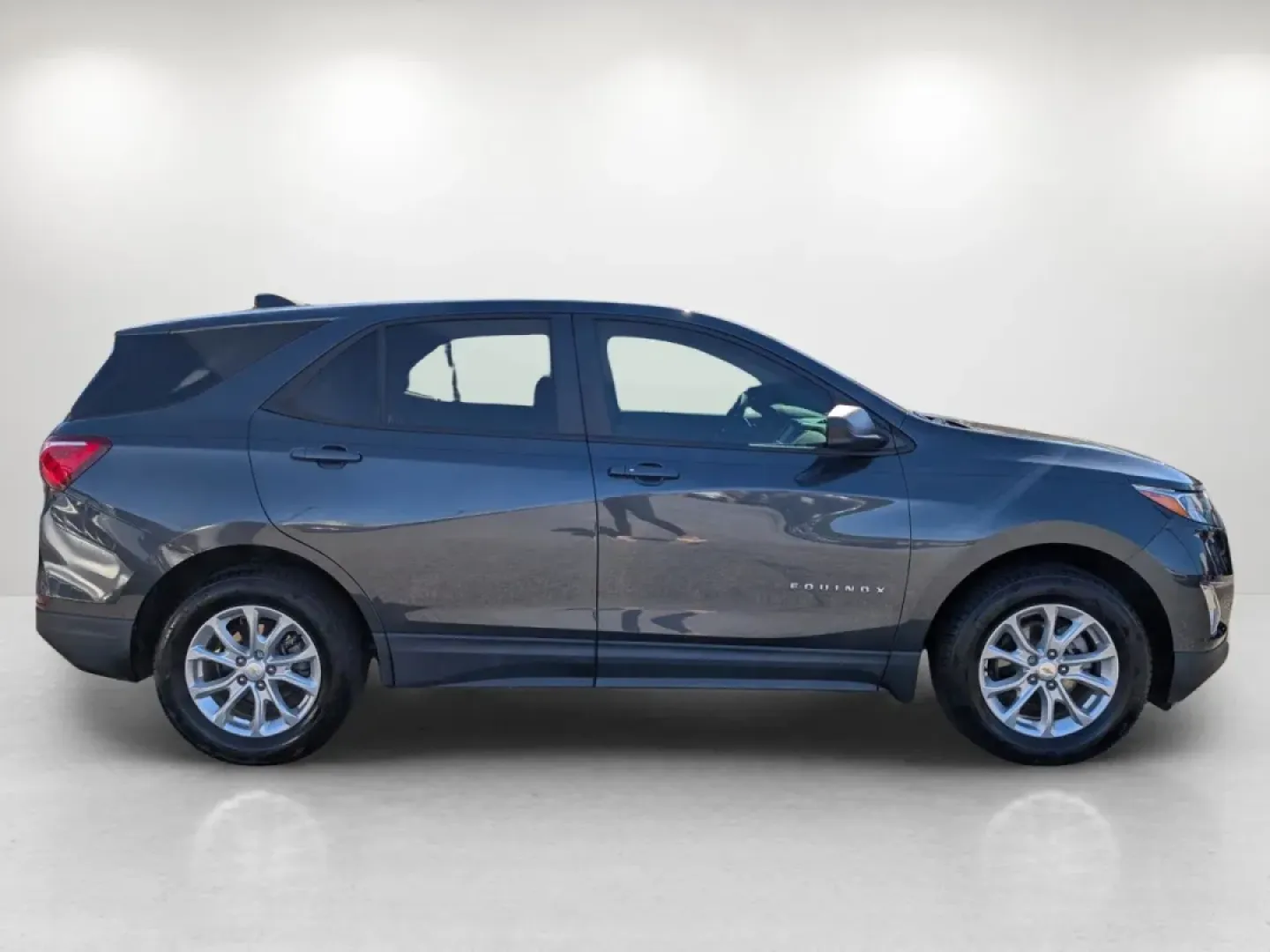 2021 /Medium Ash Gray Chevrolet Equinox LS (2GNAXHEV8M6) with an Other engine, located at 3959 U.S. 80 W, Phenix City, AL, 36870, (334) 297-4885, 32.469296, -85.135185 - Are you ready to elevate your driving experience? Discover the 2021 Chevrolet Equinox LS, perfectly crafted for those who crave comfort and versatility on the road. Whether you're a growing family needing extra space, a daily commuter navigating Phenix City's bustling streets, or someone who loves w - Photo#3