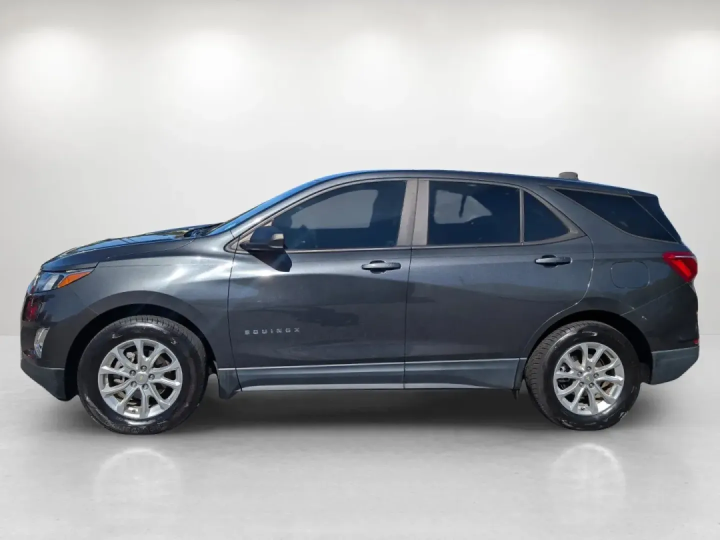 2021 /Medium Ash Gray Chevrolet Equinox LS (2GNAXHEV8M6) with an Other engine, located at 3959 U.S. 80 W, Phenix City, AL, 36870, (334) 297-4885, 32.469296, -85.135185 - Are you ready to elevate your driving experience? Discover the 2021 Chevrolet Equinox LS, perfectly crafted for those who crave comfort and versatility on the road. Whether you're a growing family needing extra space, a daily commuter navigating Phenix City's bustling streets, or someone who loves w - Photo#7