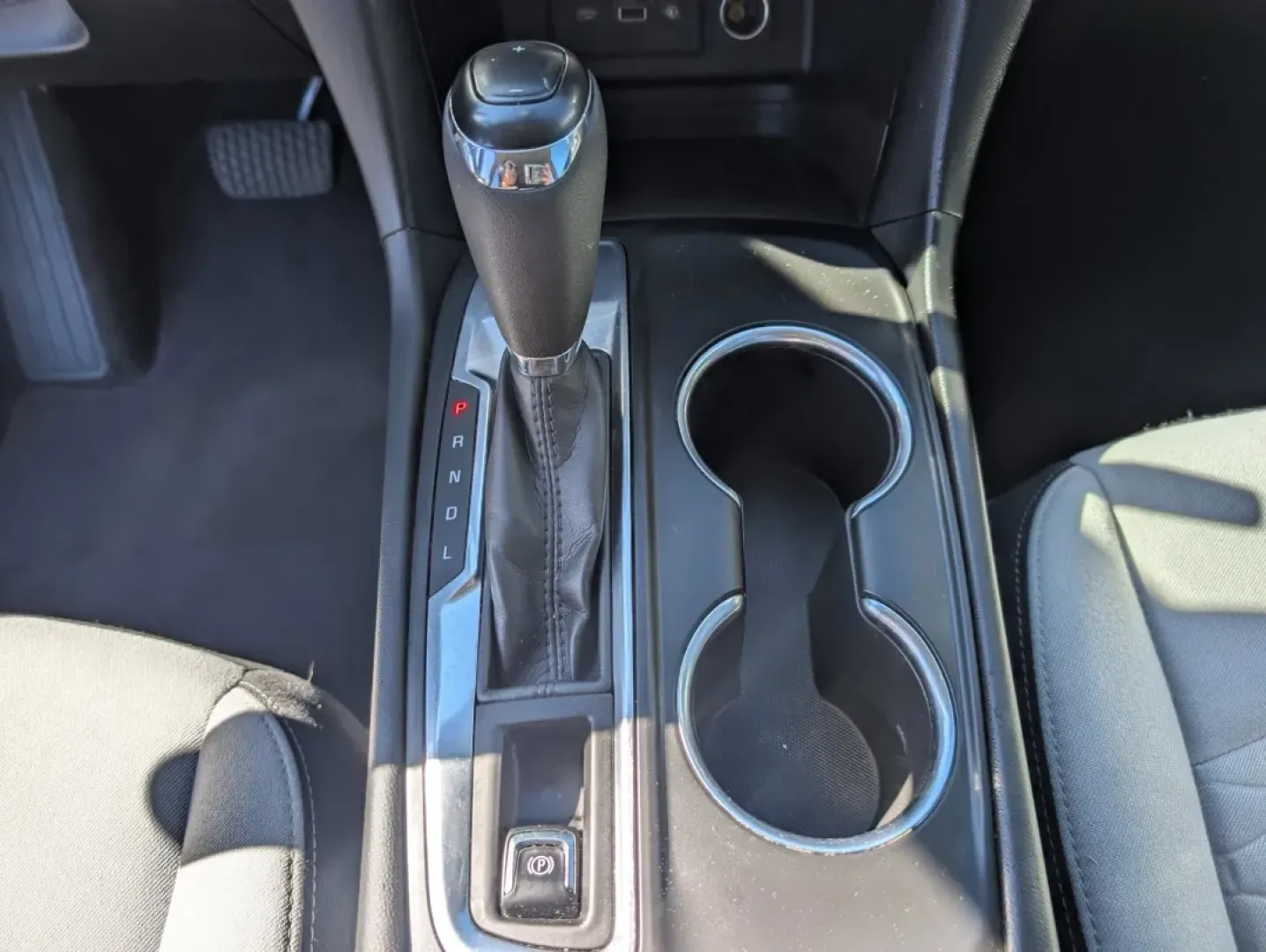 2021 /Medium Ash Gray Chevrolet Equinox LS (2GNAXHEV8M6) with an Other engine, located at 3959 U.S. 80 W, Phenix City, AL, 36870, (334) 297-4885, 32.469296, -85.135185 - Are you ready to elevate your driving experience? Discover the 2021 Chevrolet Equinox LS, perfectly crafted for those who crave comfort and versatility on the road. Whether you're a growing family needing extra space, a daily commuter navigating Phenix City's bustling streets, or someone who loves w - Photo#12